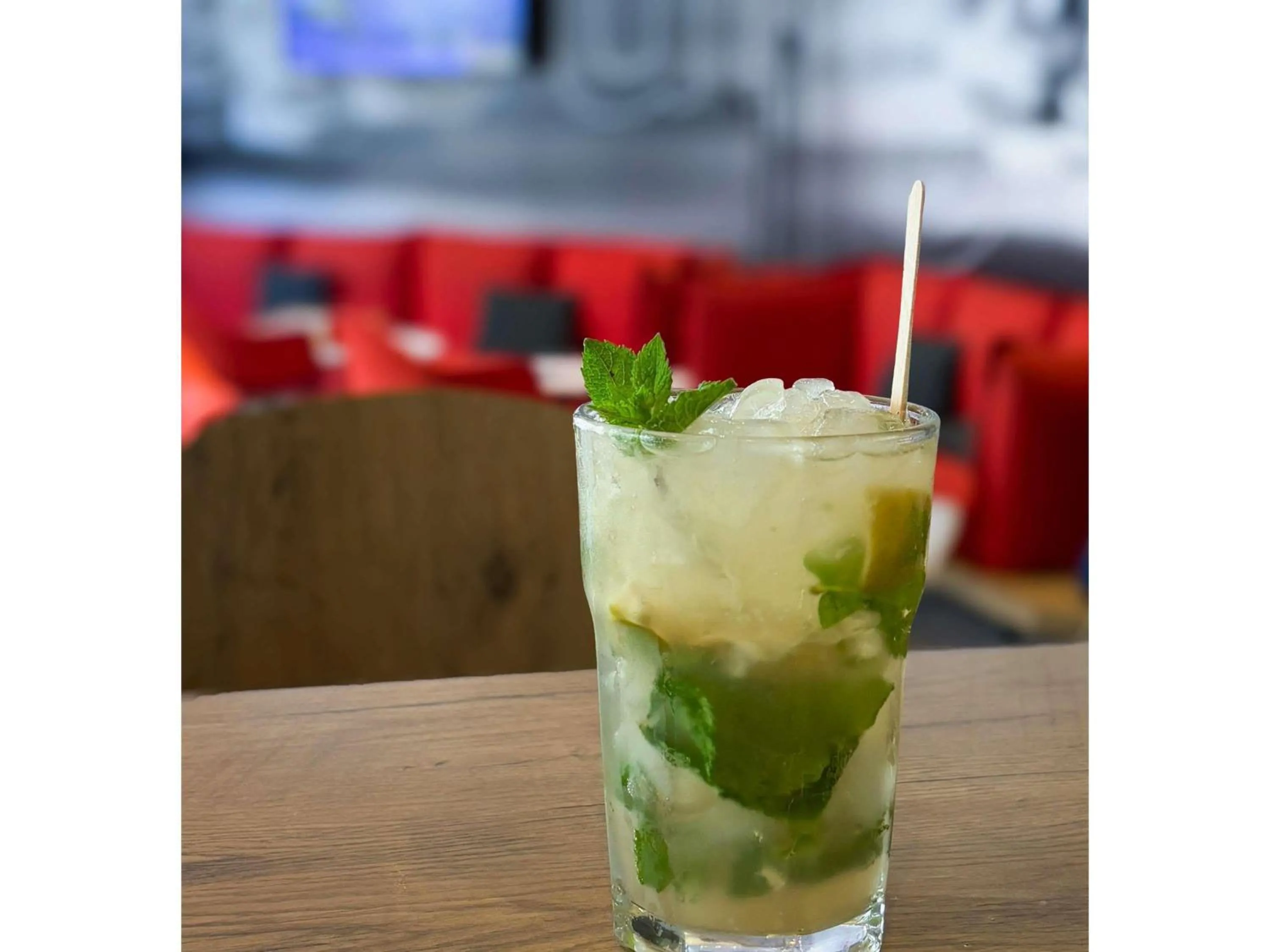 Lounge or bar in ibis Nantes Centre Tour Bretagne