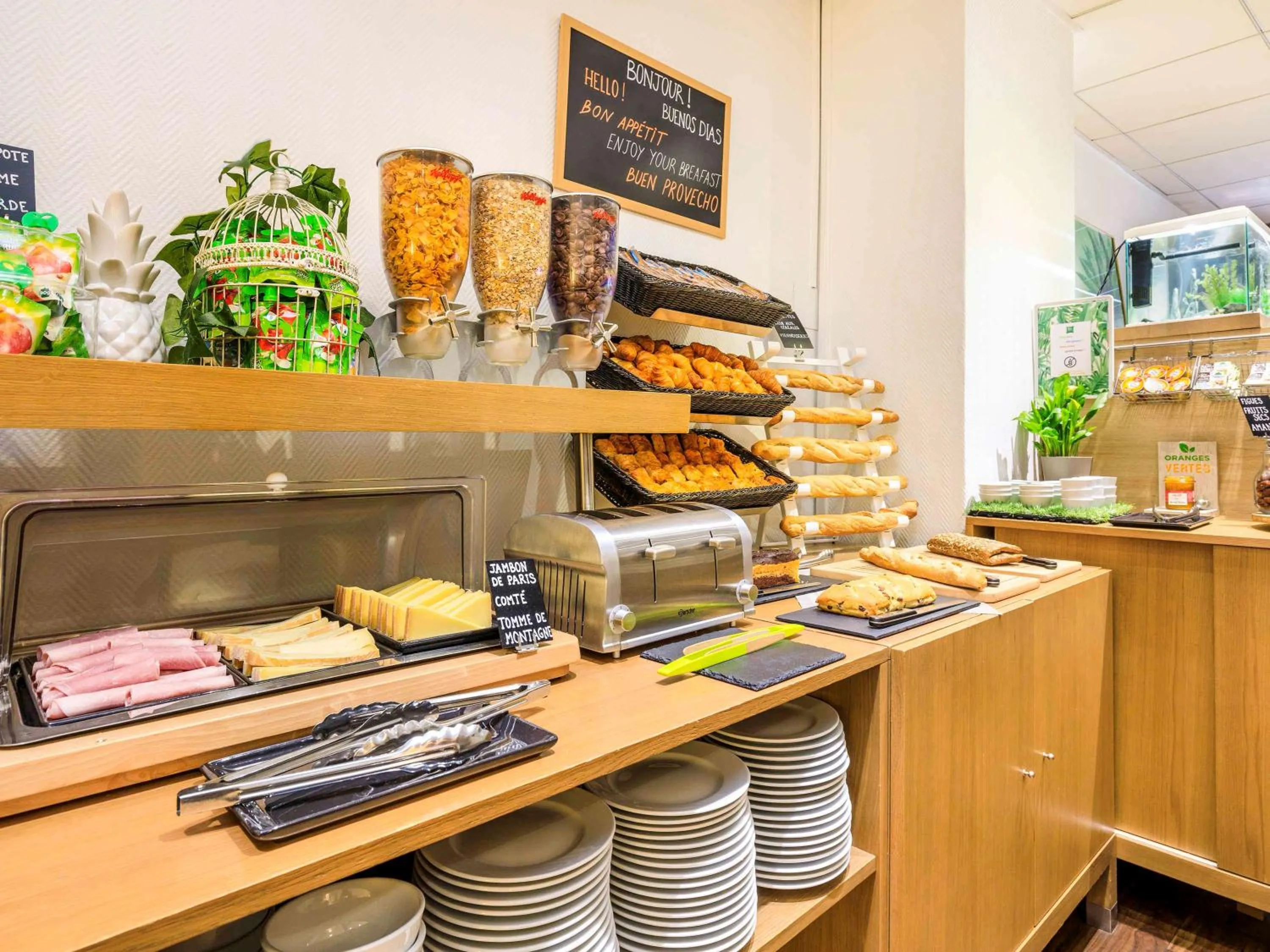 Restaurant/places to eat, Food in ibis Styles Toulouse Centre Gare