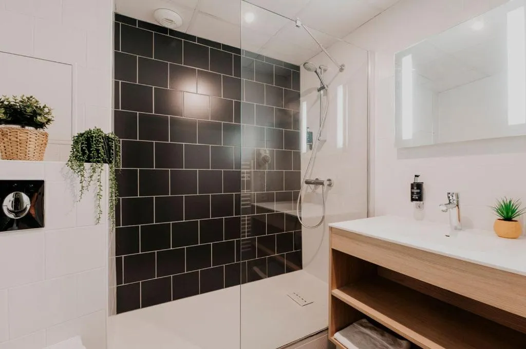 Bathroom in Matabi Hotel Toulouse Gare by HappyCulture