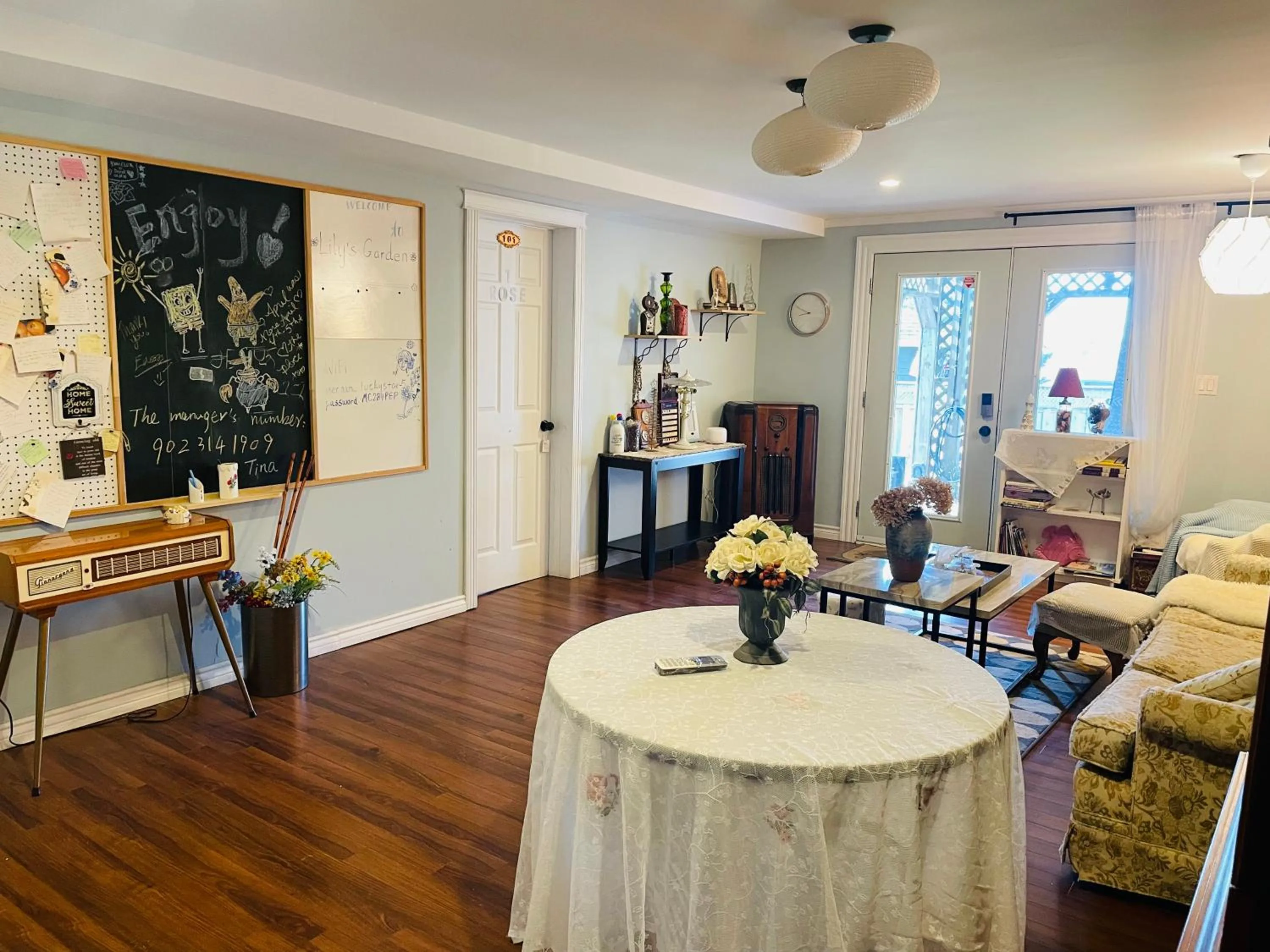 Living room in Lily's garden