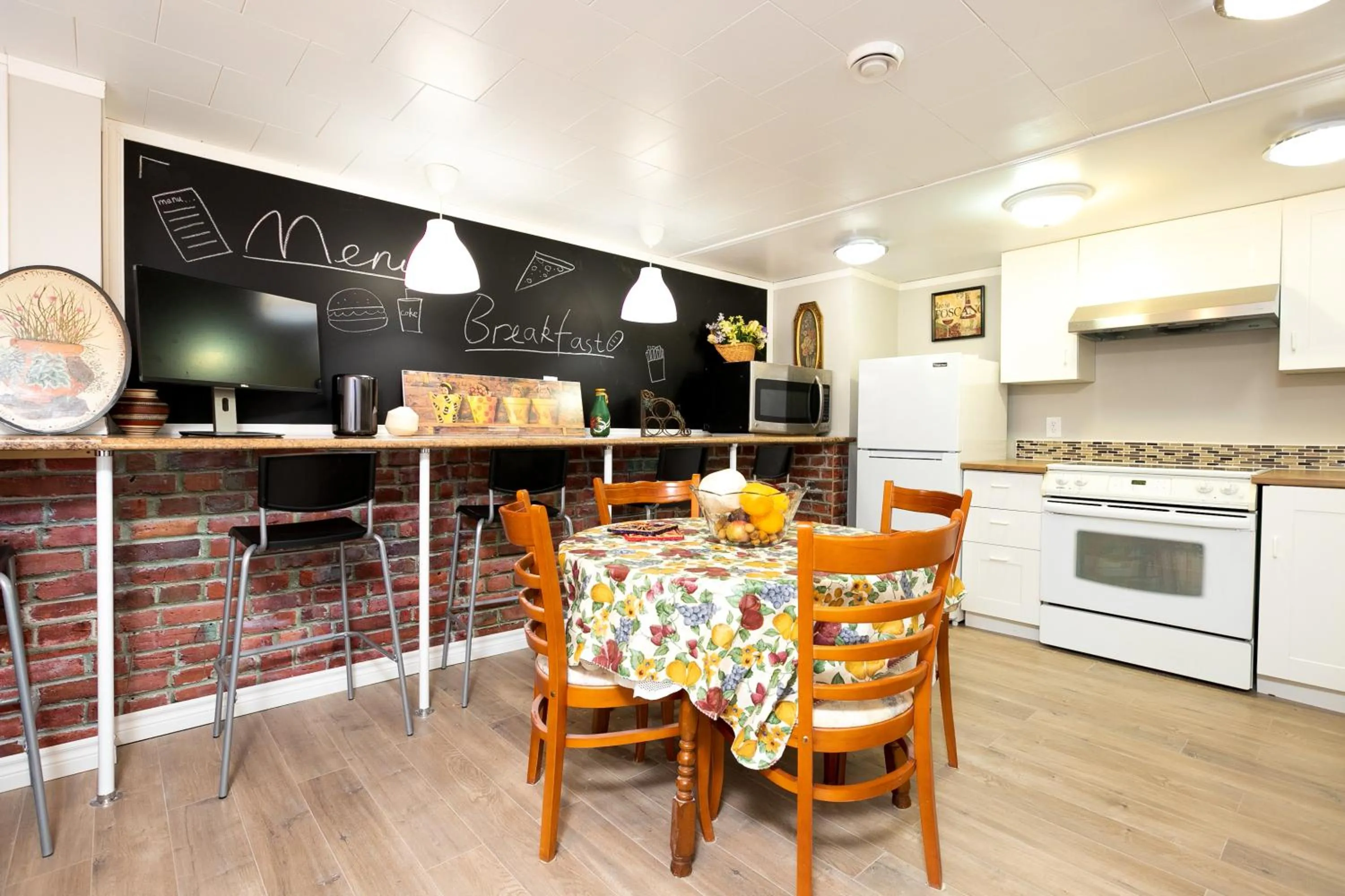 Restaurant/places to eat in Lily's garden