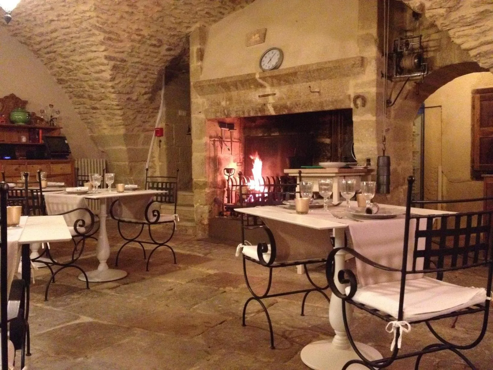 Restaurant/places to eat in Domaine Des Escaunes