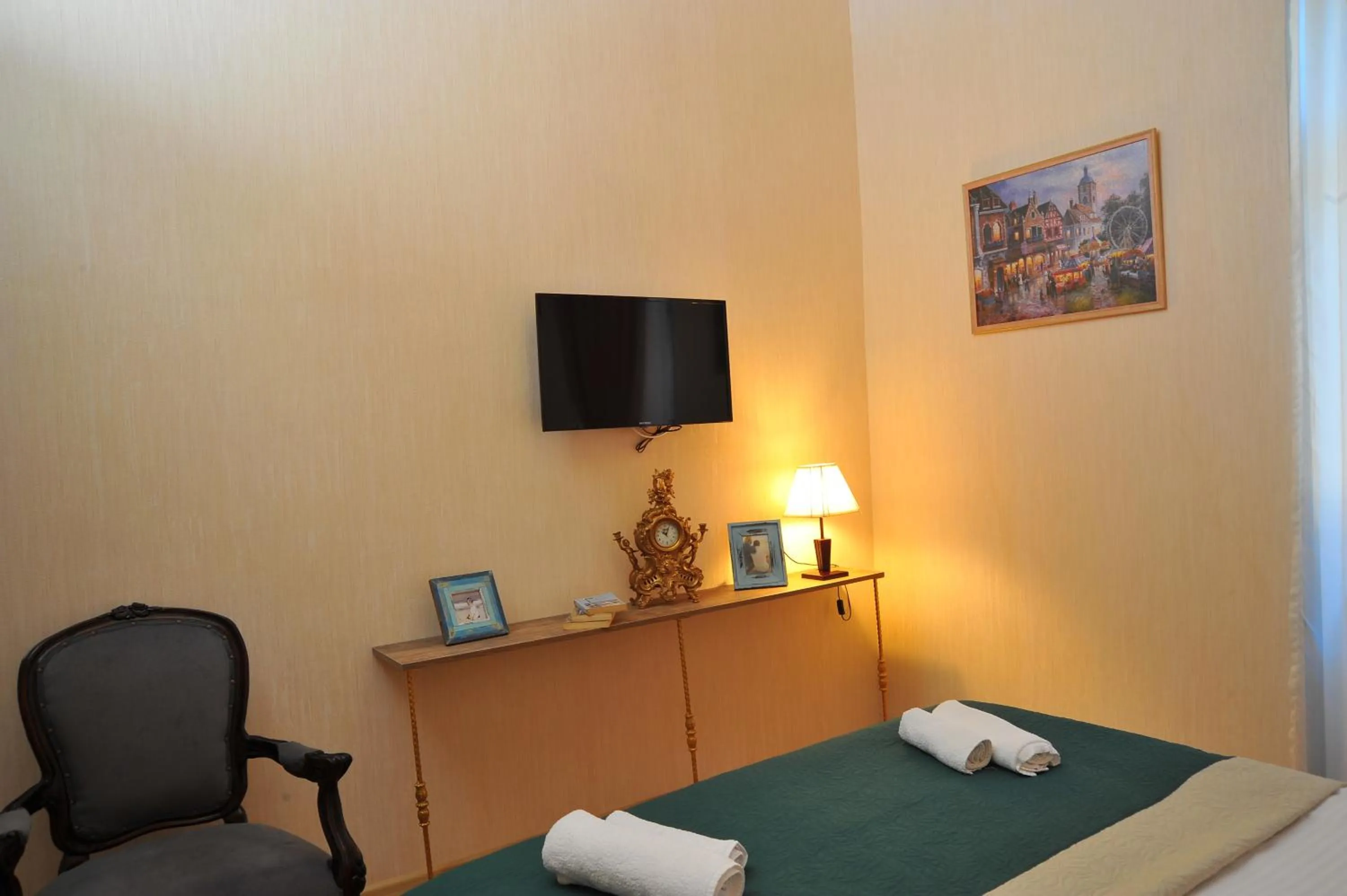 Bed in Brickwall Tbilisi-Tbilisi vibe