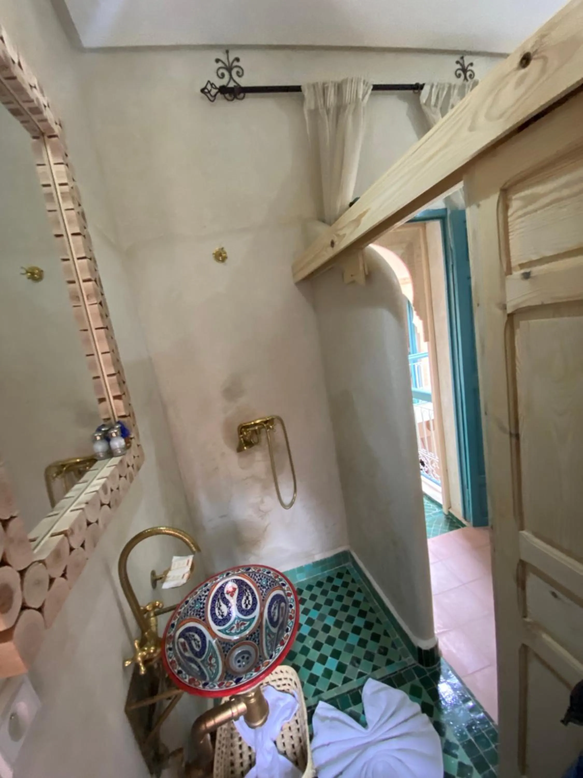 Shower in Riad 7 Saints