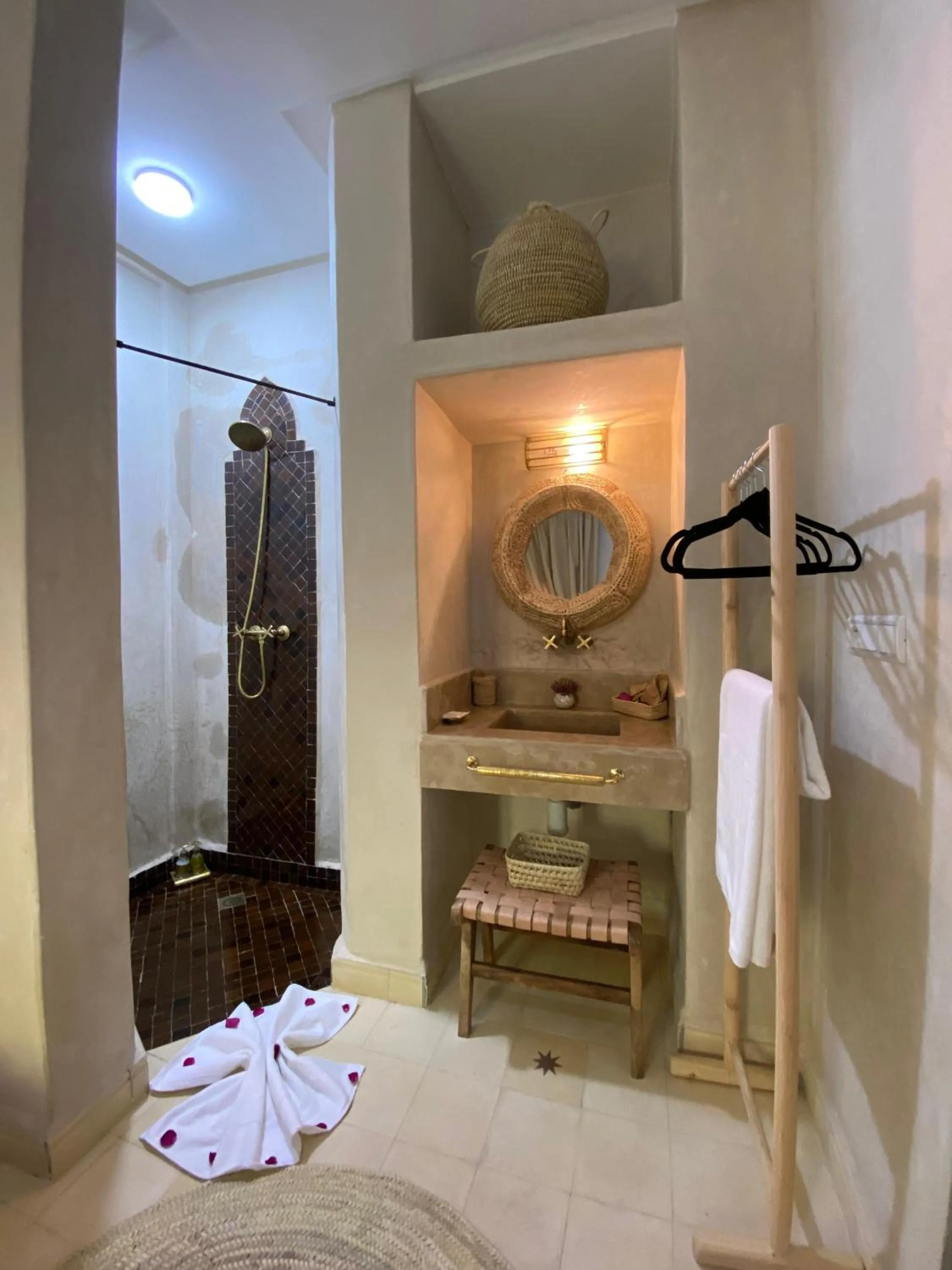 Shower in Riad 7 Saints