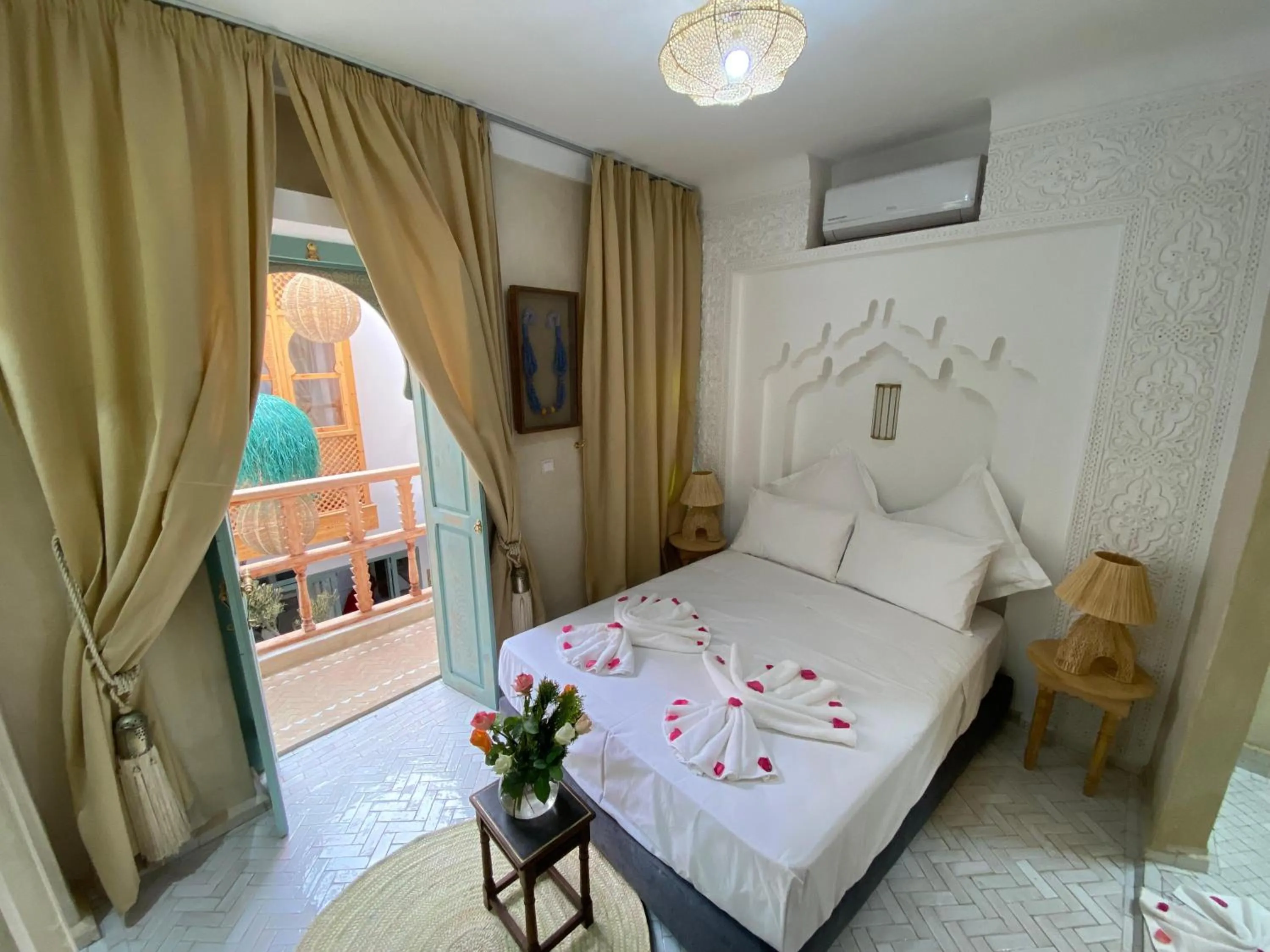 Photo of the whole room, Bed in Riad 7 Saints