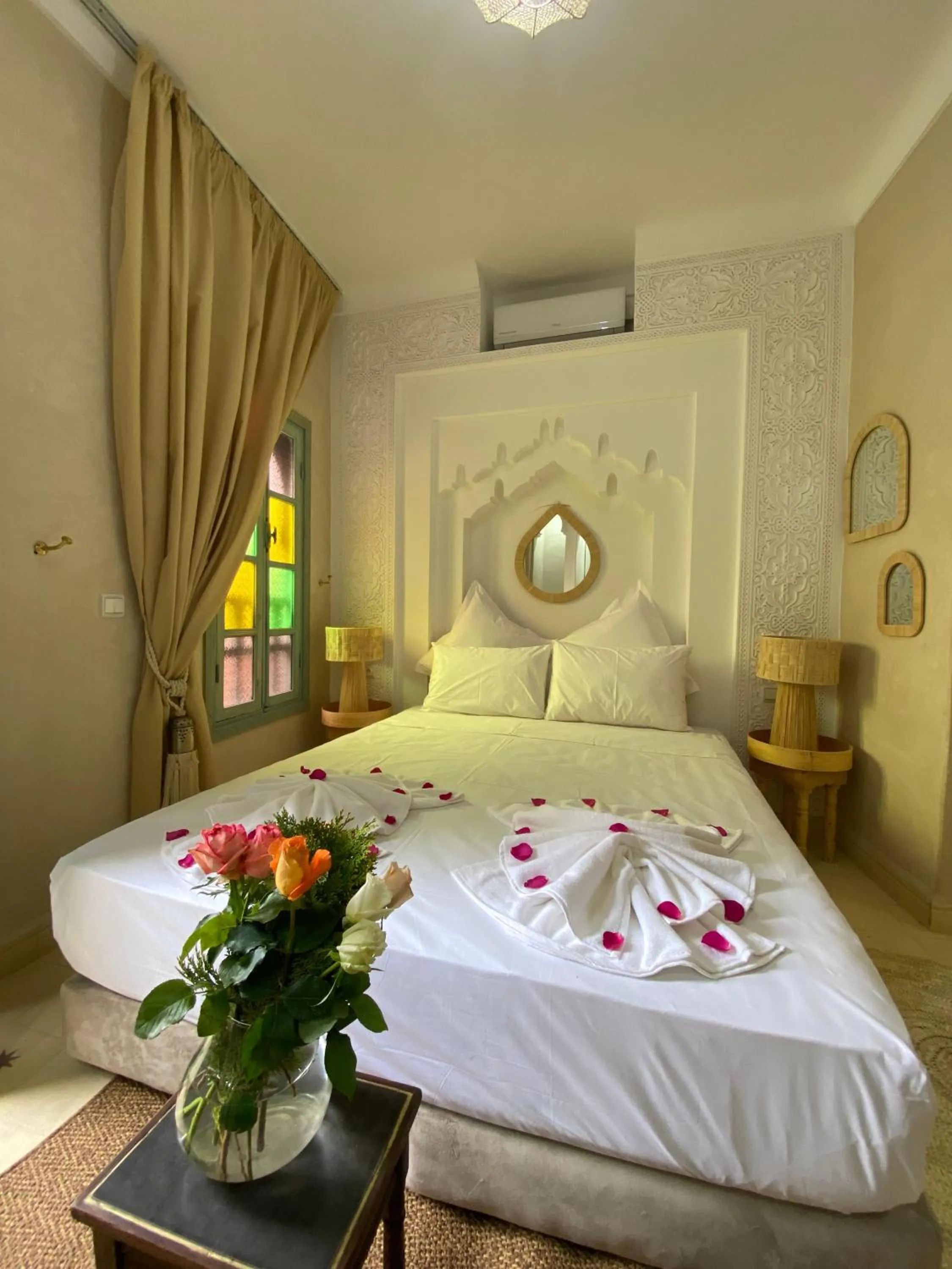 Photo of the whole room, Bed in Riad 7 Saints