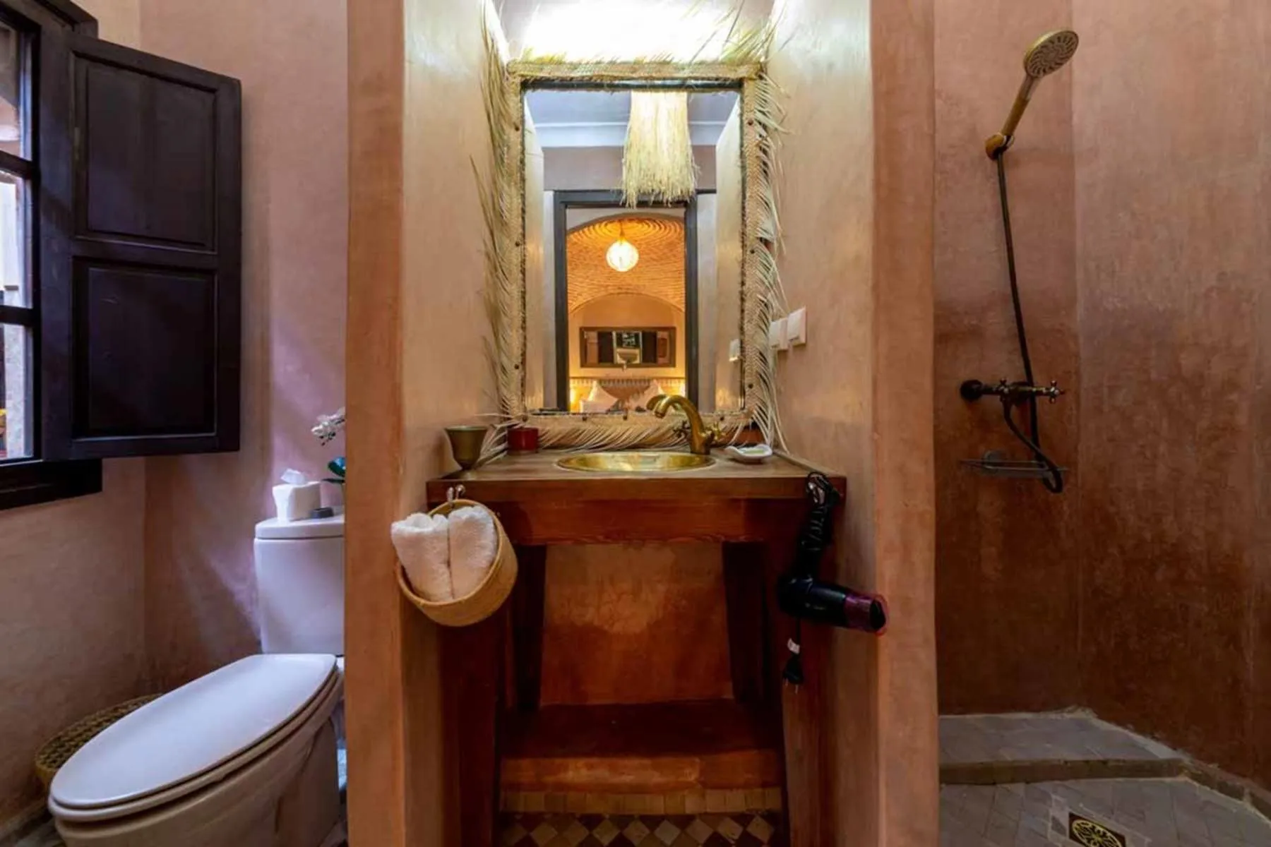 Shower in Riad 7 Saints