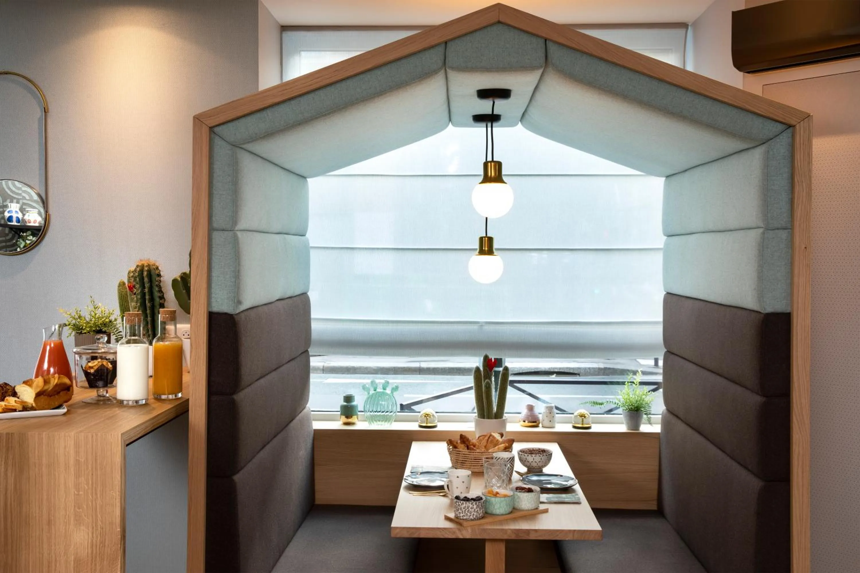 Dining area in Hôtel Eiffel Saint Charles