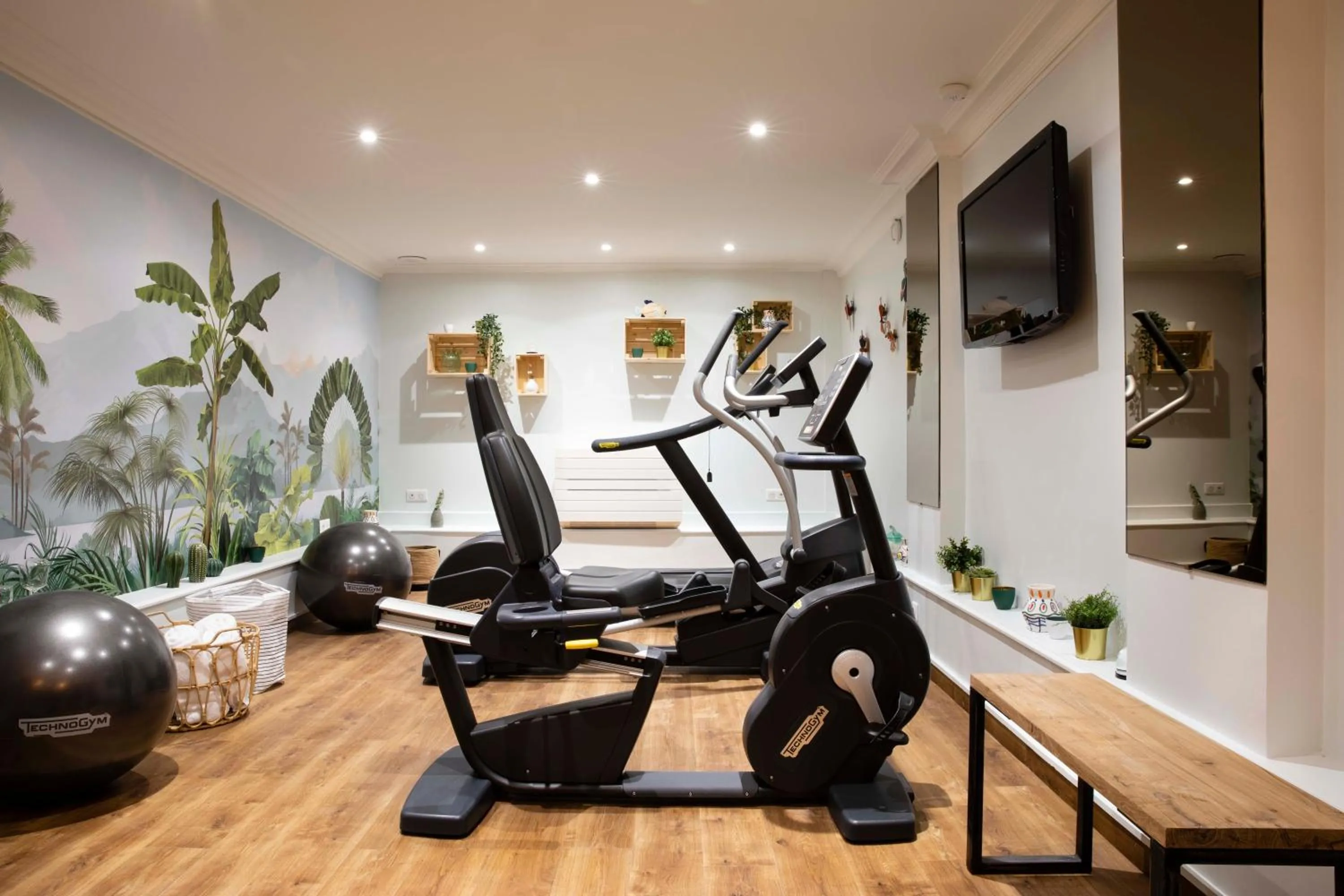 Fitness centre/facilities in Hôtel Eiffel Saint Charles