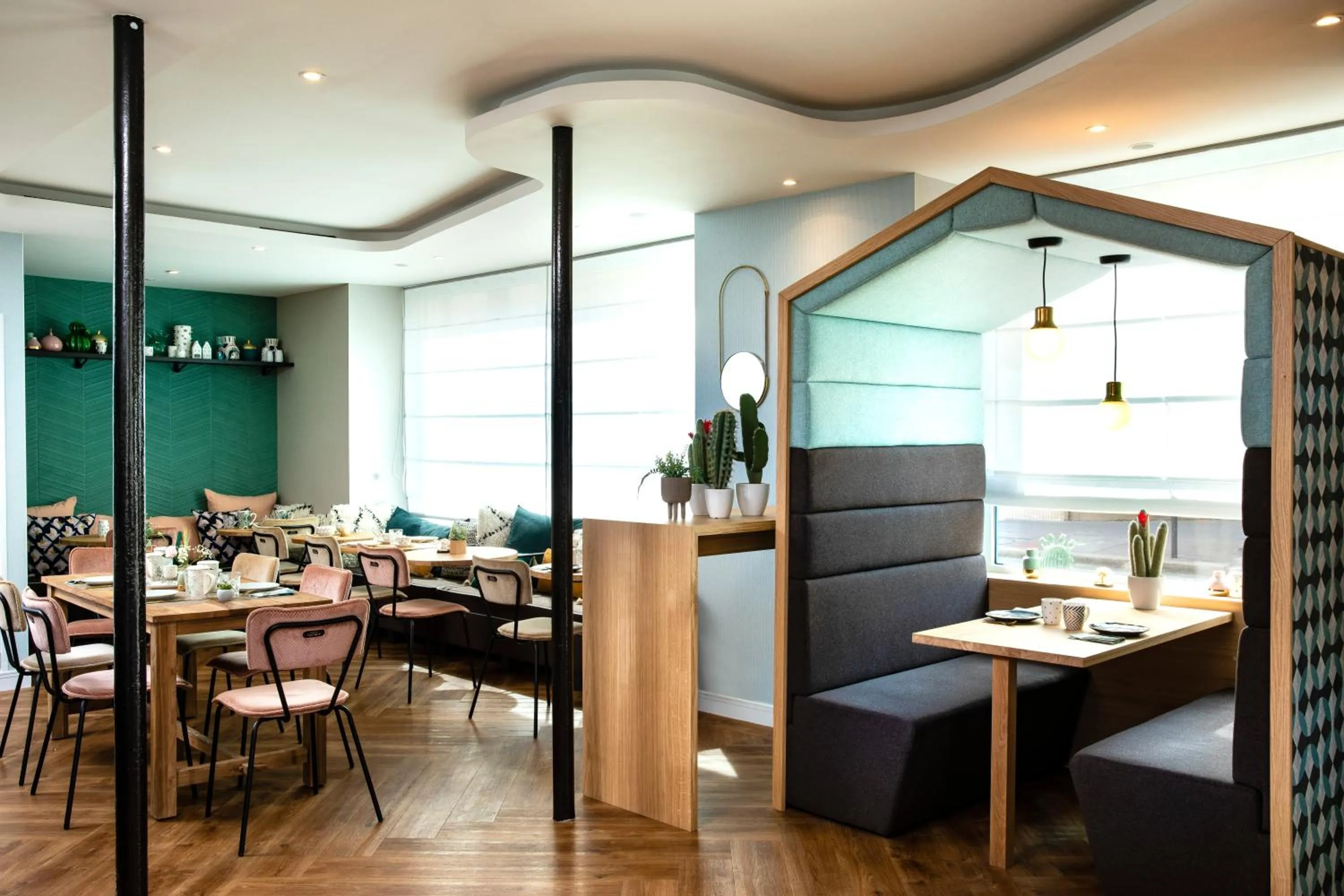 Dining area in Hôtel Eiffel Saint Charles