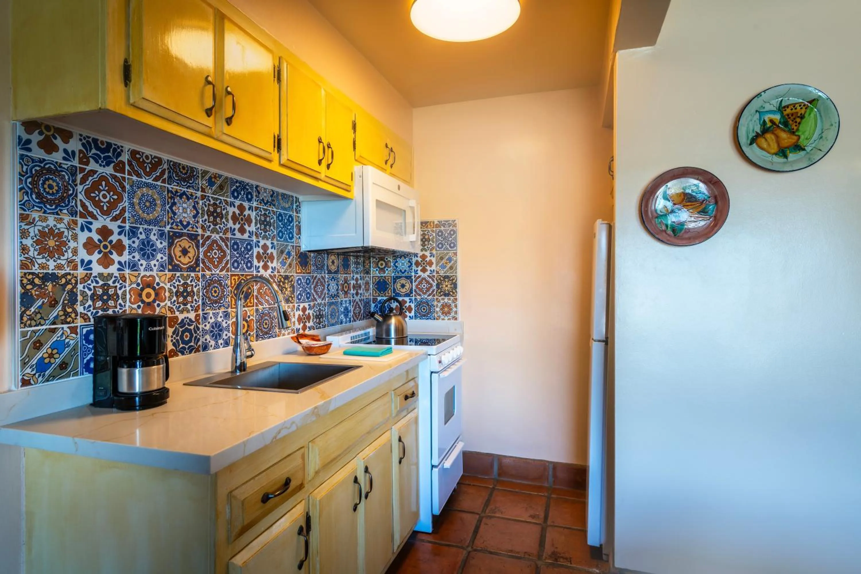 Kitchen or kitchenette in Hotel Pepper Tree Boutique Kitchen Studios - Anaheim