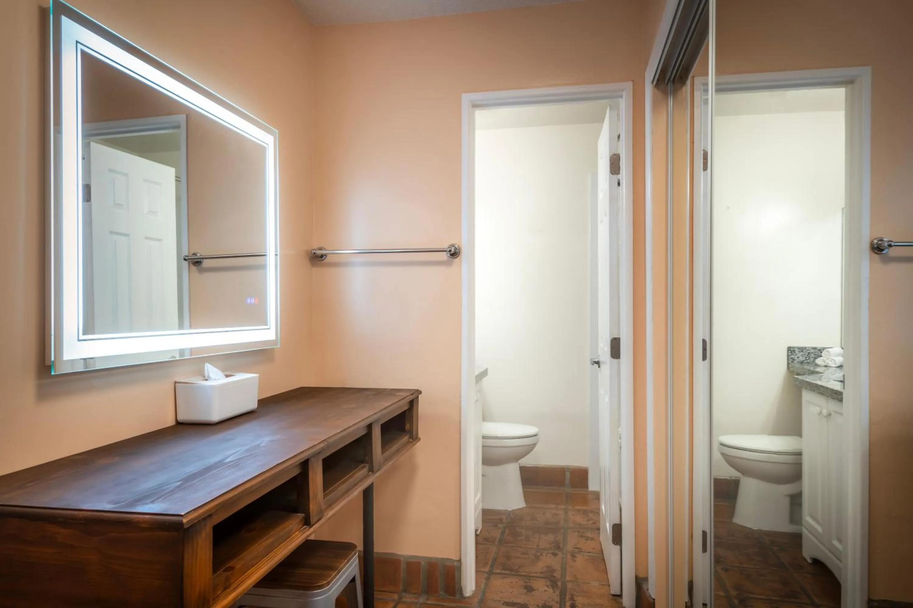 Bathroom in Hotel Pepper Tree Boutique Kitchen Studios - Anaheim