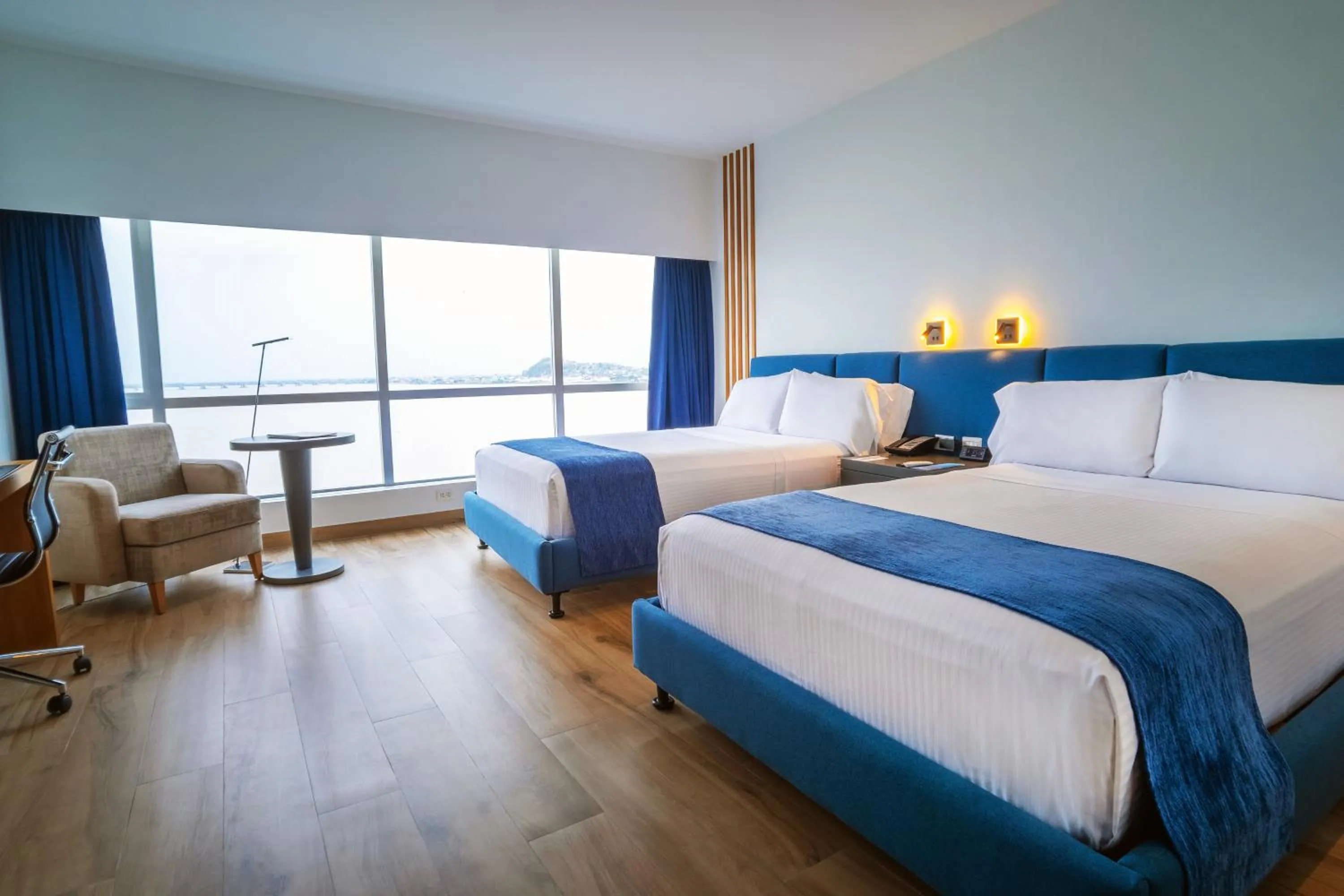 Bed in Wyndham Guayaquil, Puerto Santa Ana