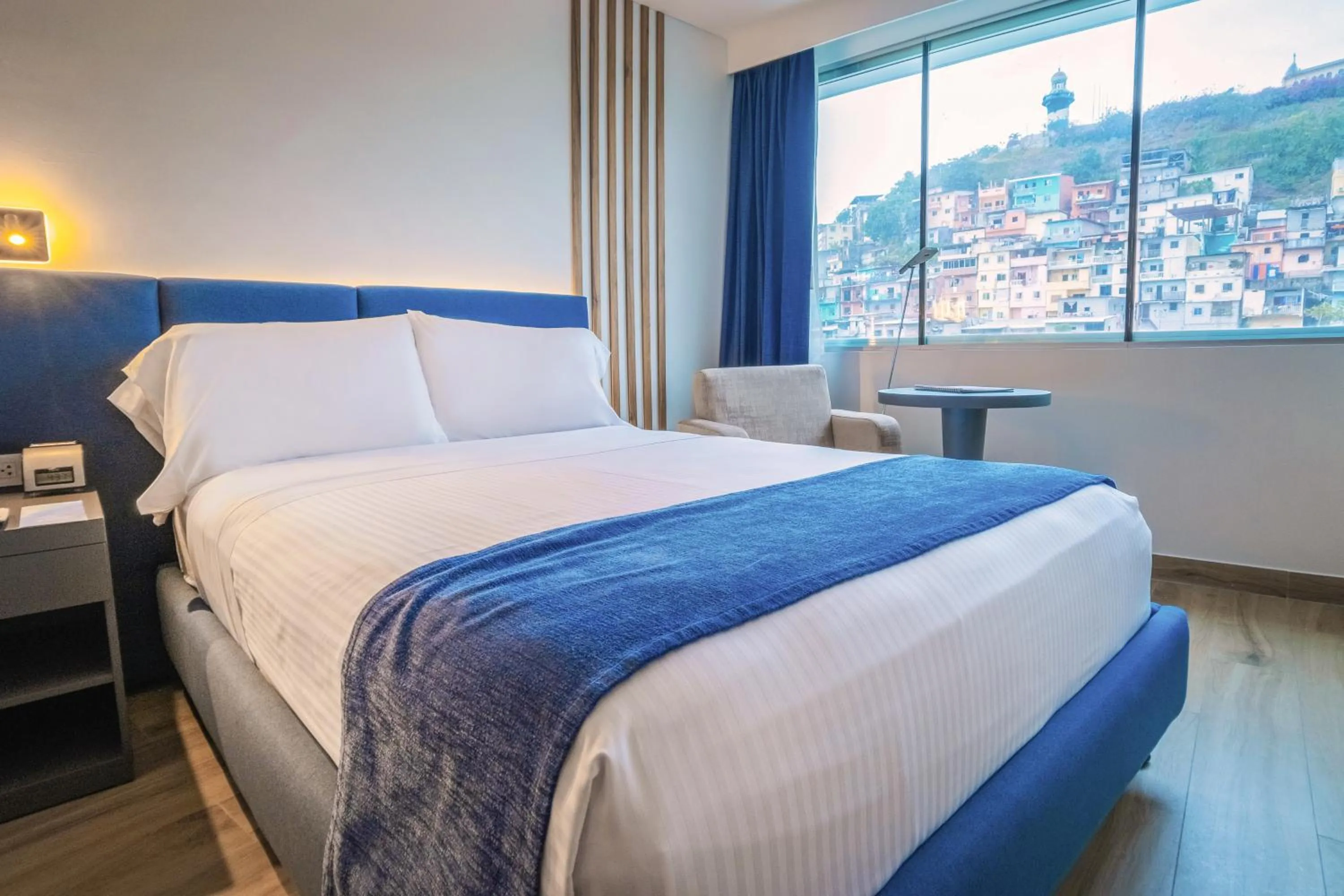 Bed in Wyndham Guayaquil, Puerto Santa Ana