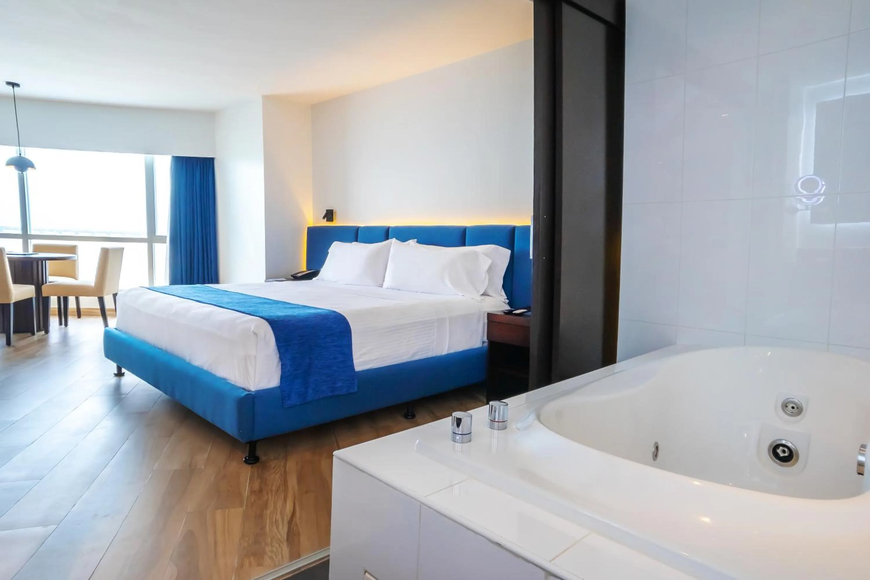 Bed in Wyndham Guayaquil, Puerto Santa Ana