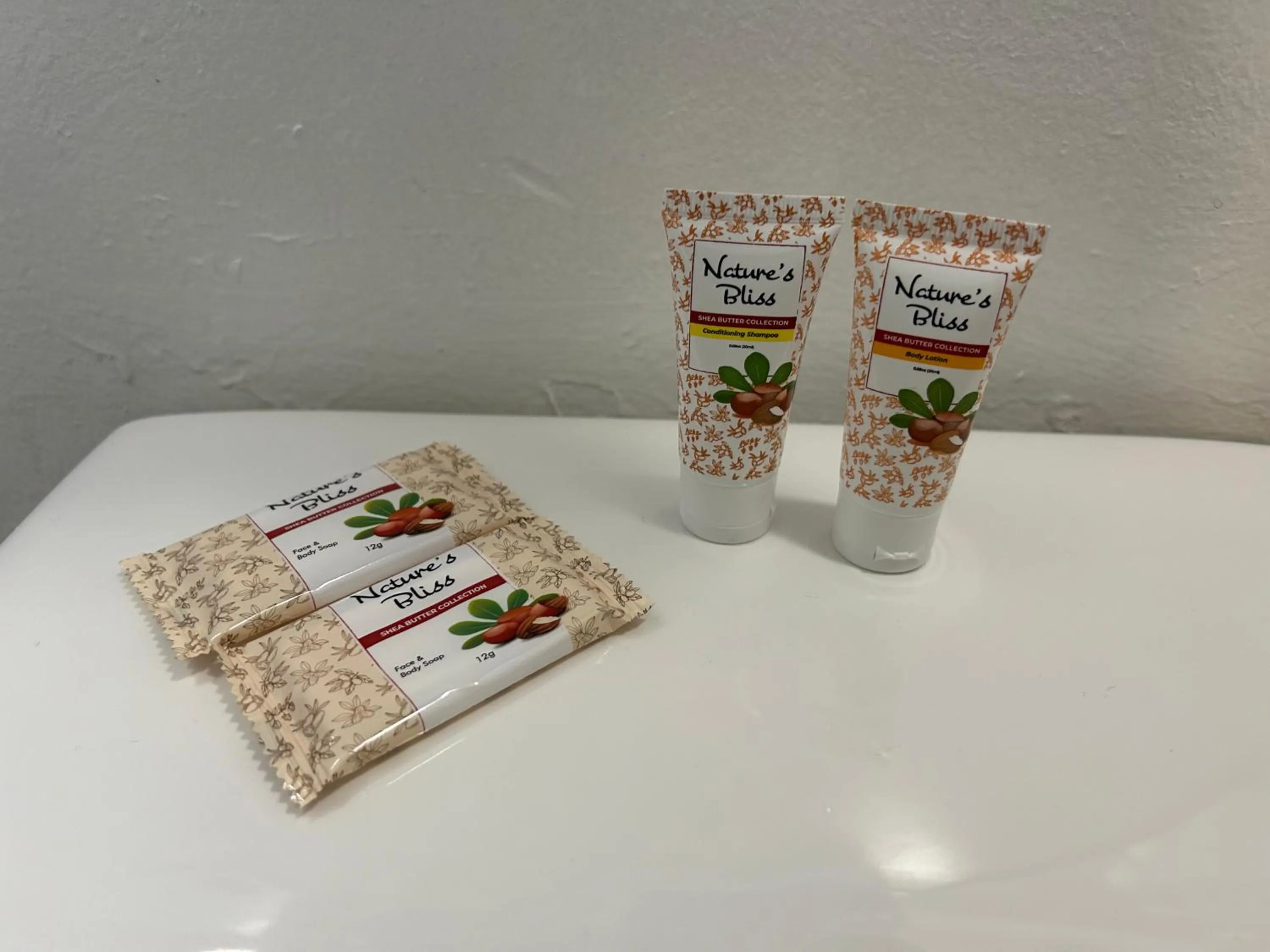 Shower in Budget Inn Hollywood