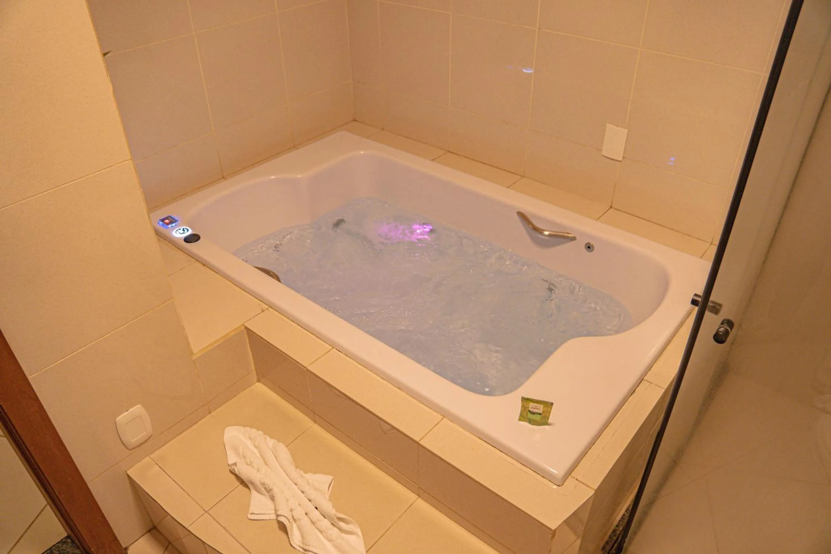 Hot Tub in Hotel Porto Napolis