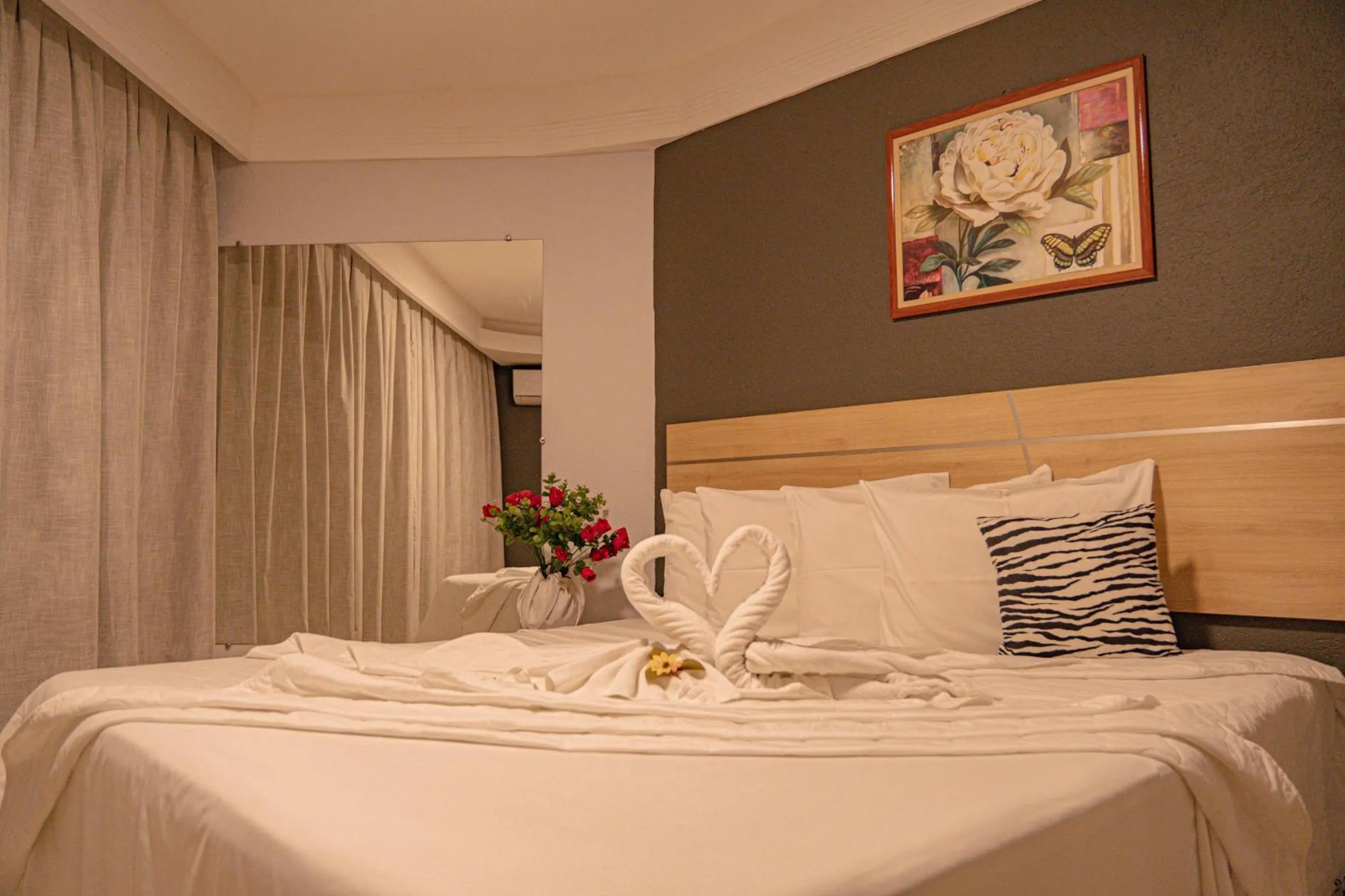 Hot Tub, Bed in Hotel Porto Napolis