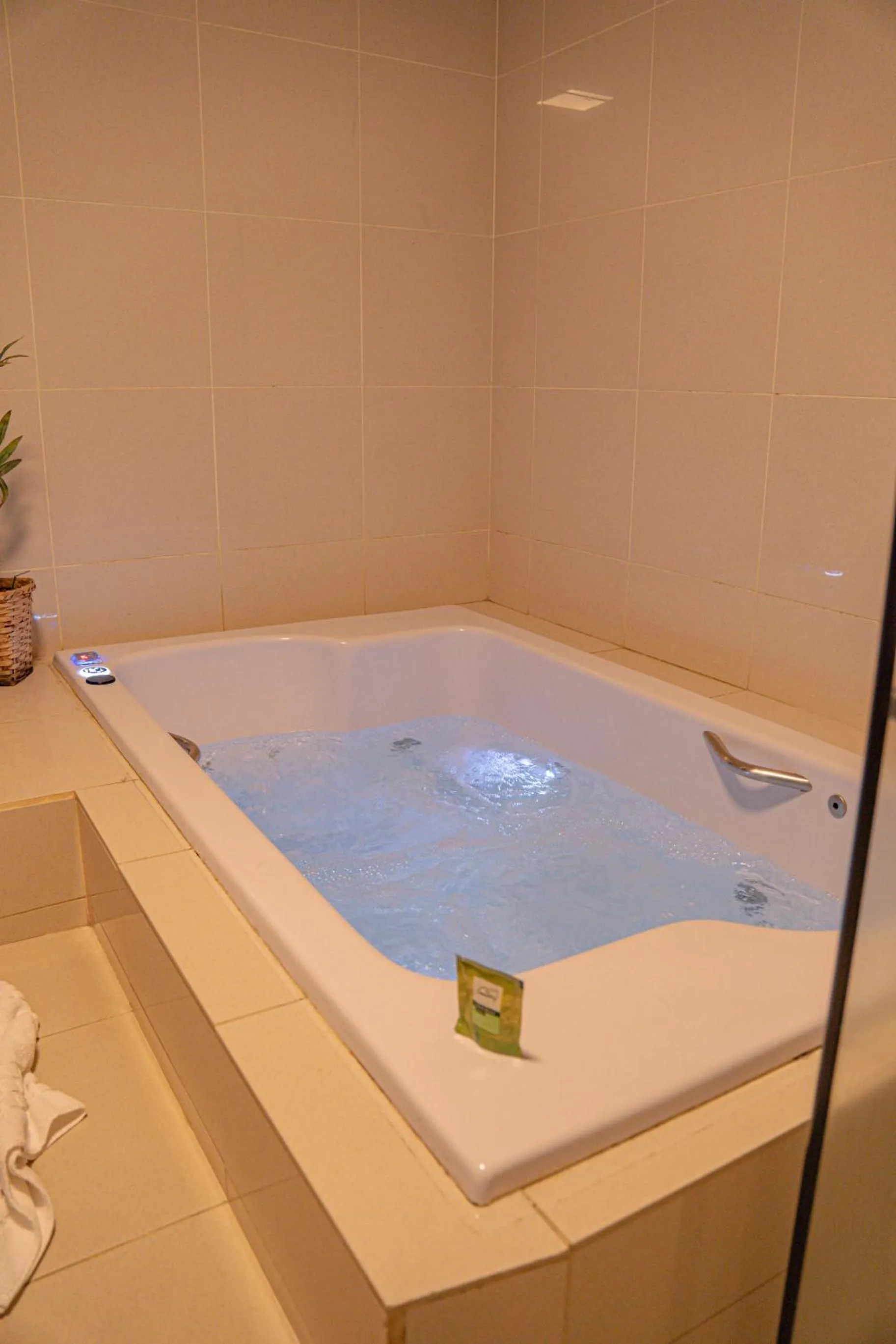 Hot Tub in Hotel Porto Napolis