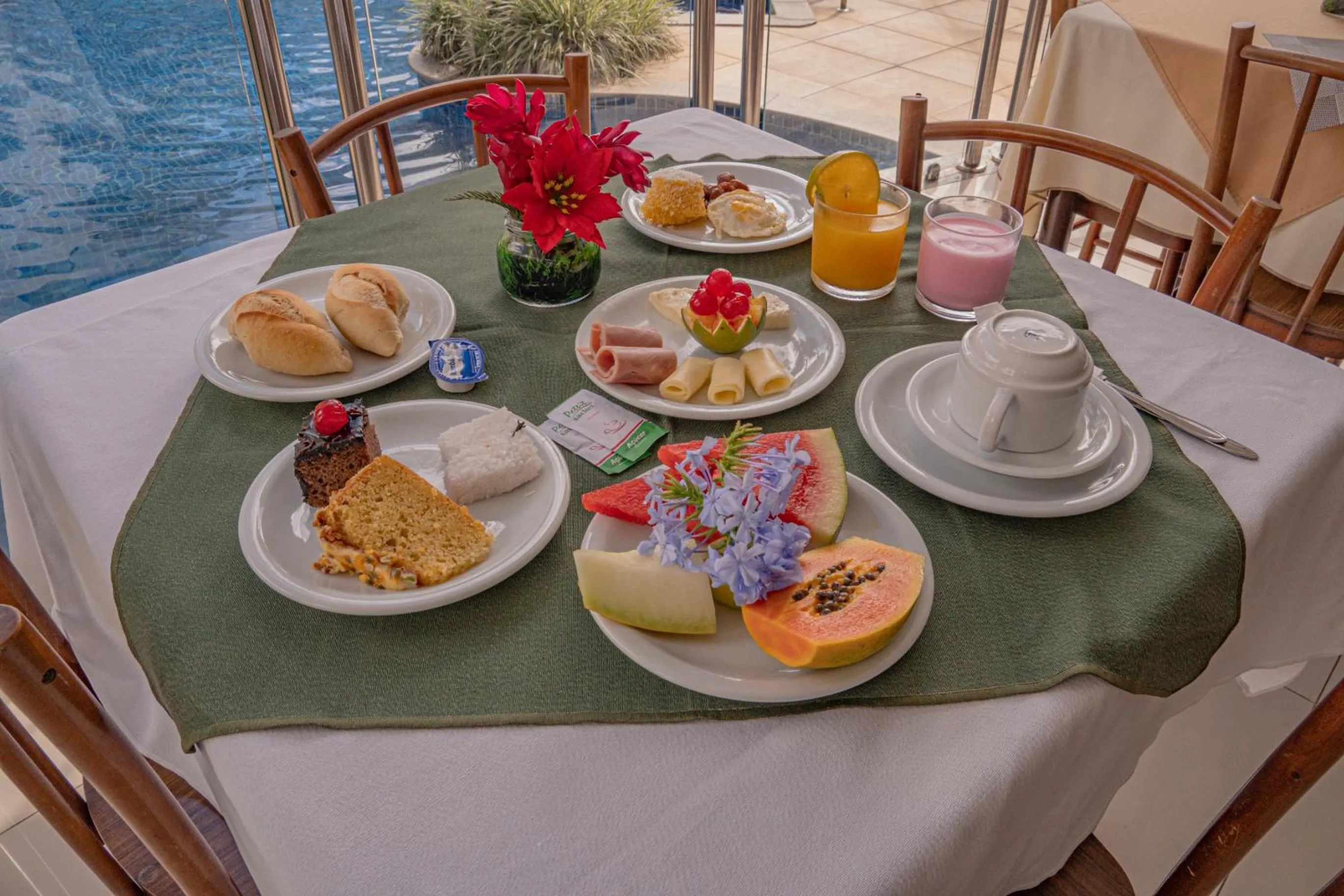 Breakfast in Hotel Porto Napolis