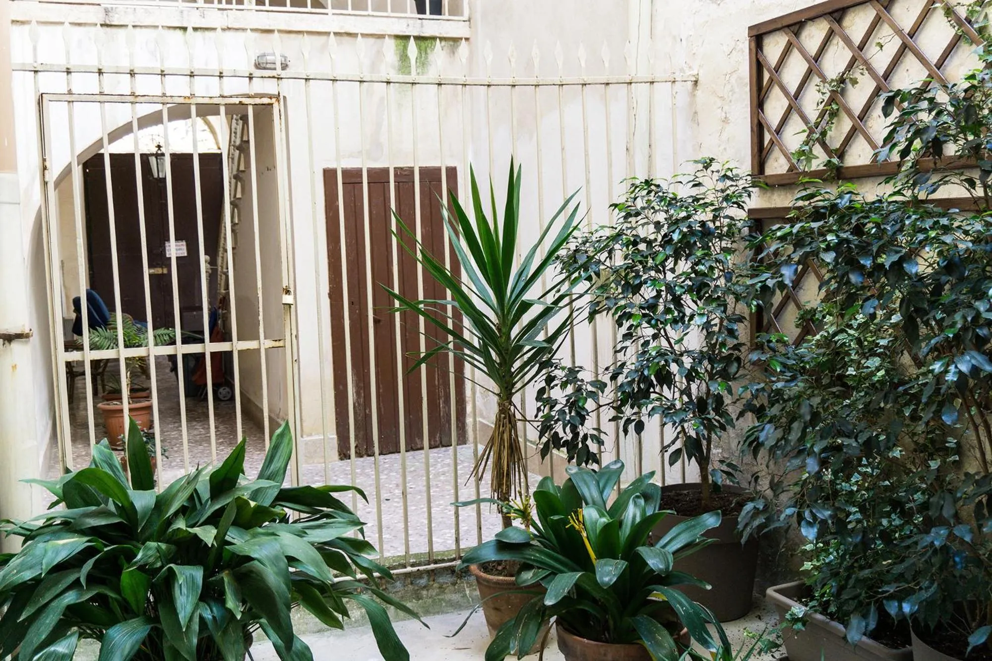 Patio in Donato Rooms