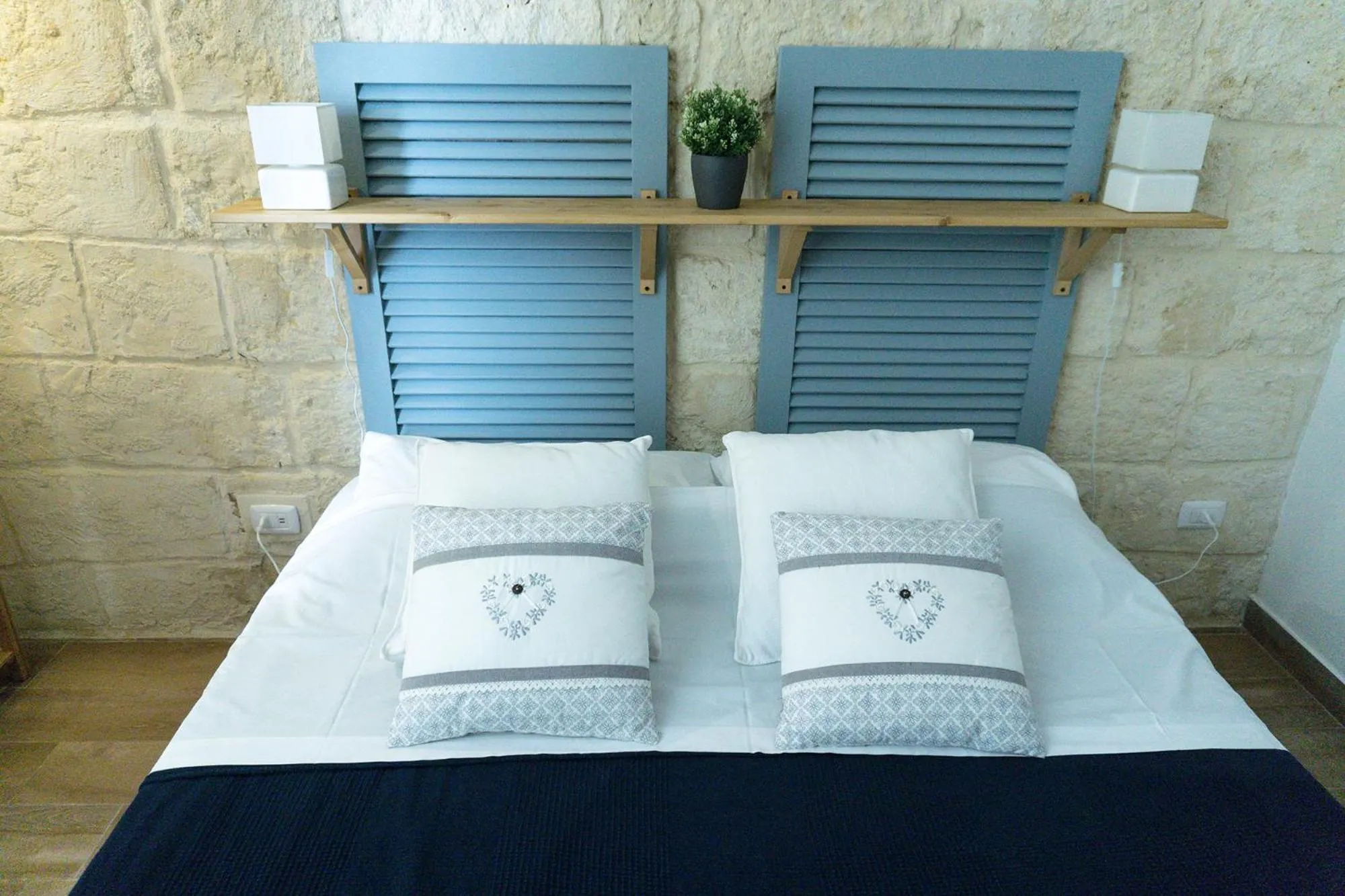 Bedroom, Bed in Donato Rooms