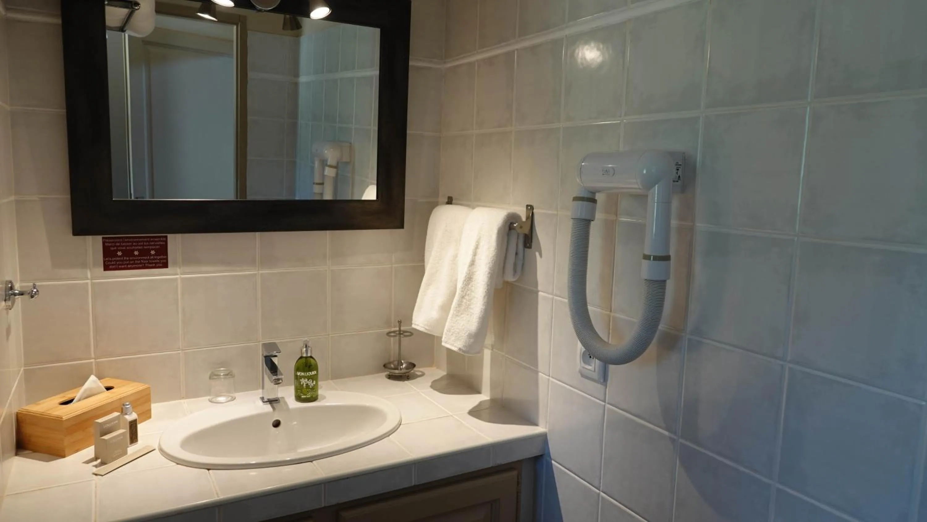 Bathroom in Mas des Marguerites