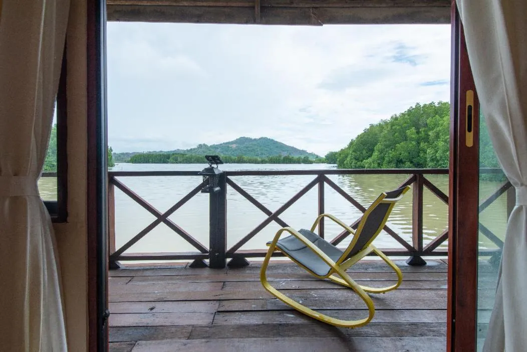 Gayang Friendly Water House Homestay