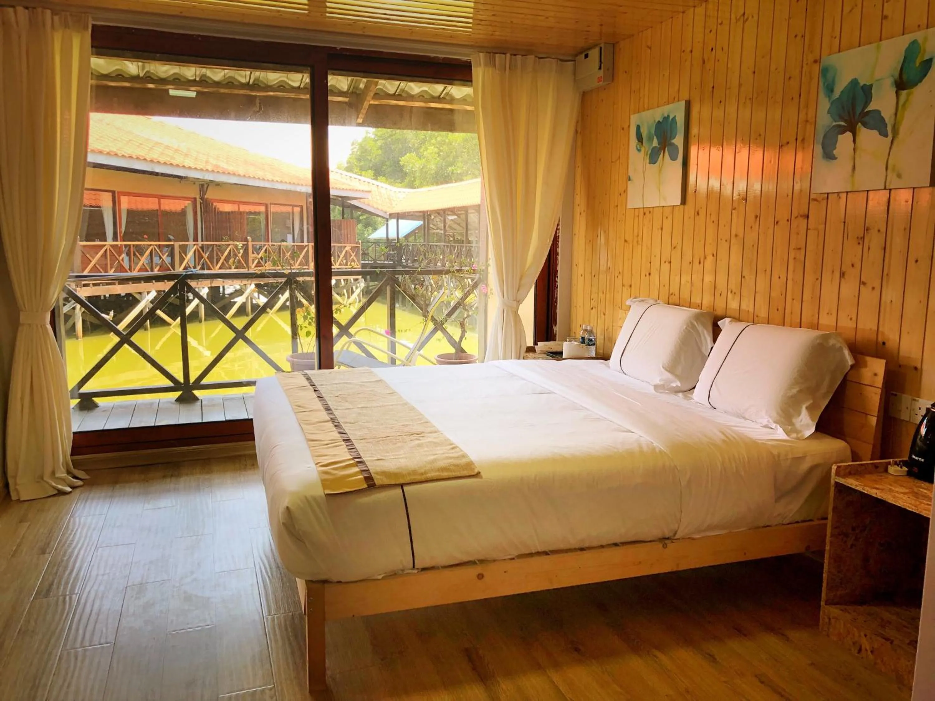 Bed in Gayang Friendly Water House Homestay