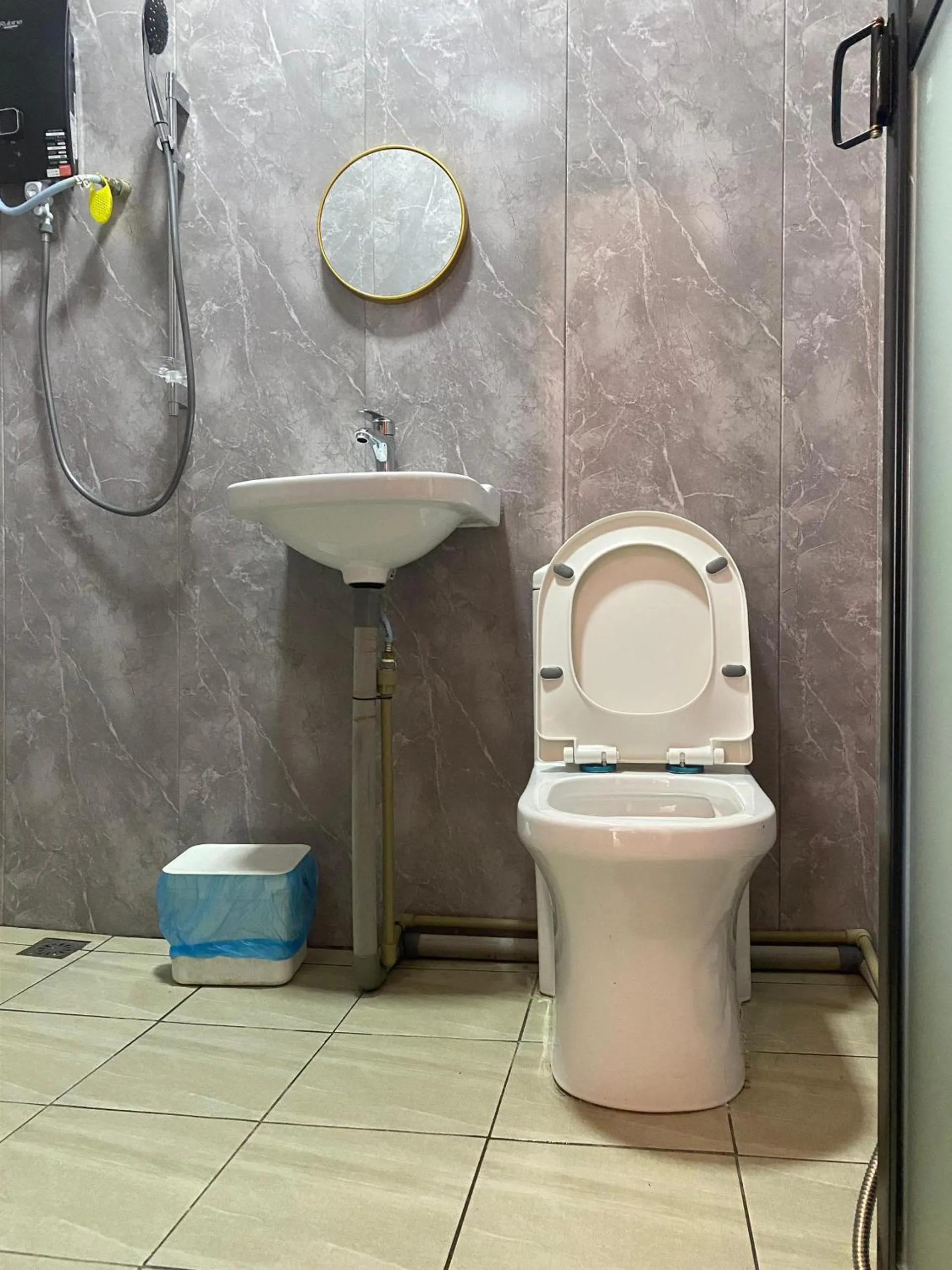 Shower in Gayang Friendly Water House Homestay