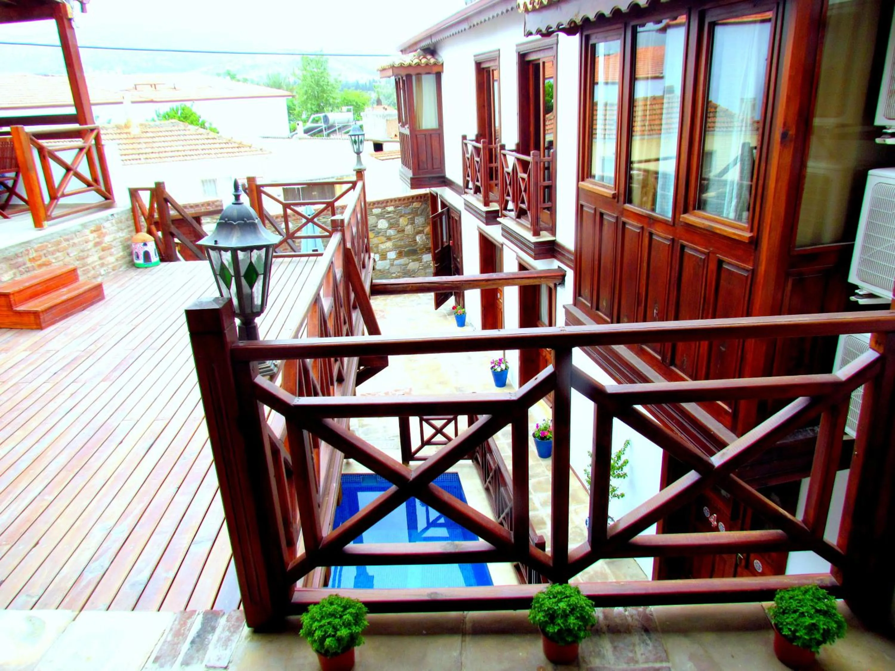 Day in Amazon Petite Palace