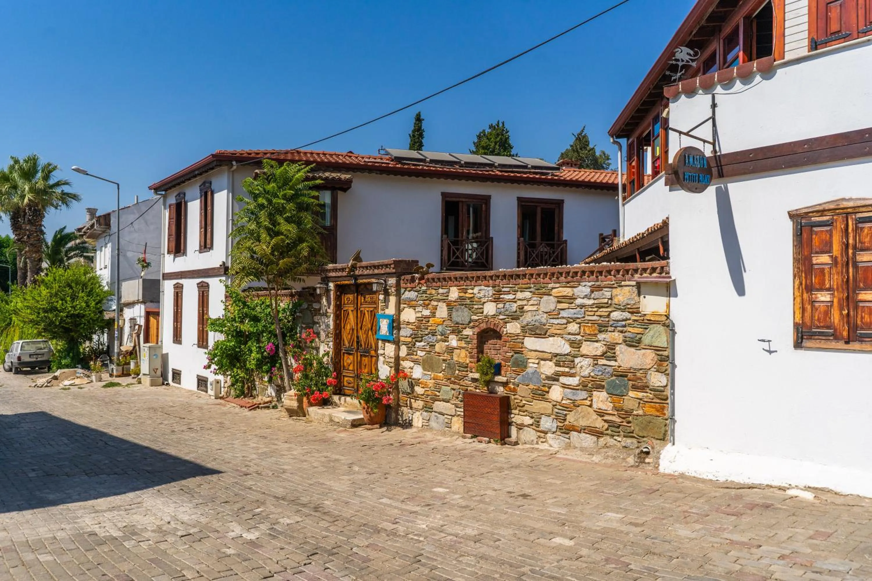 Property building in Amazon Petite Palace