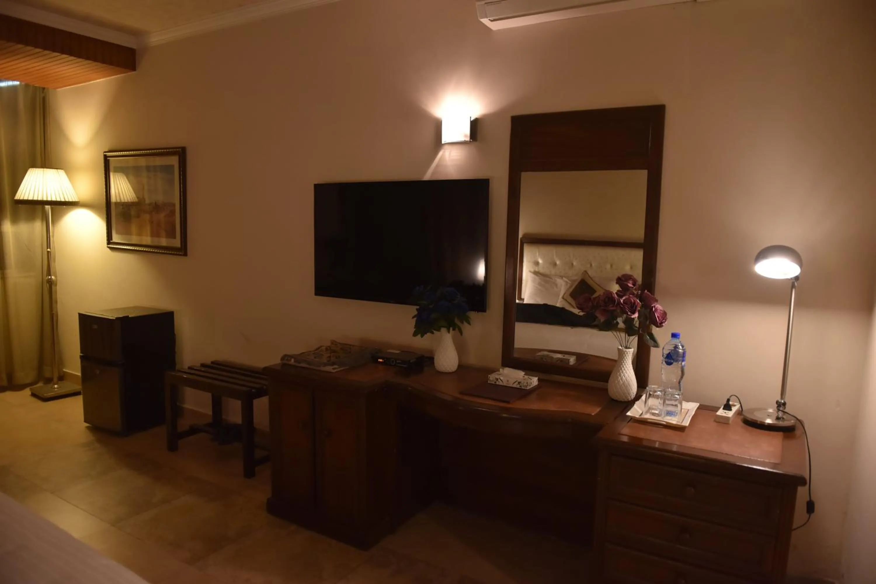 Communal lounge/ TV room in Shalimar Tower Hotel Lahore