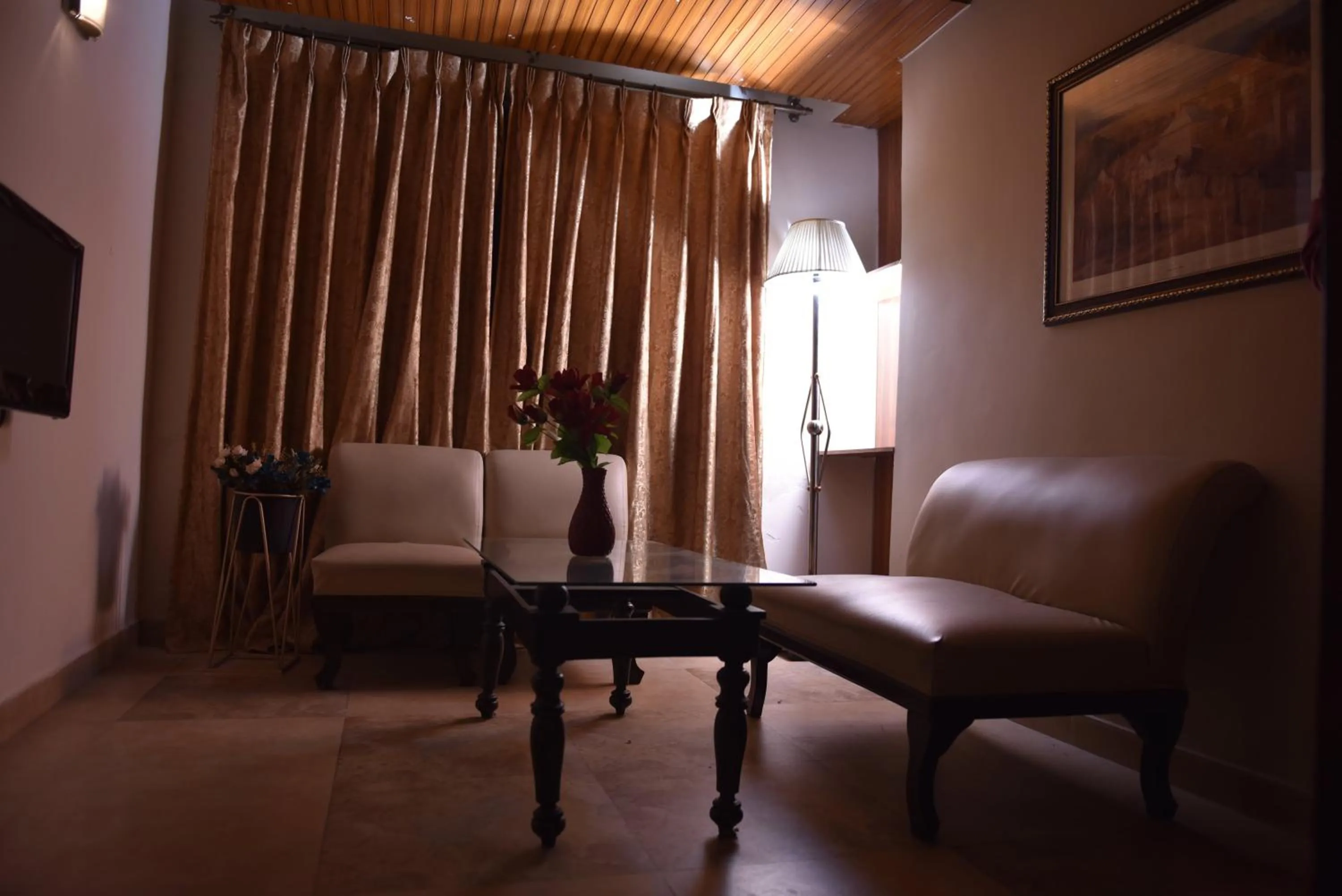 Living room in Shalimar Tower Hotel Lahore