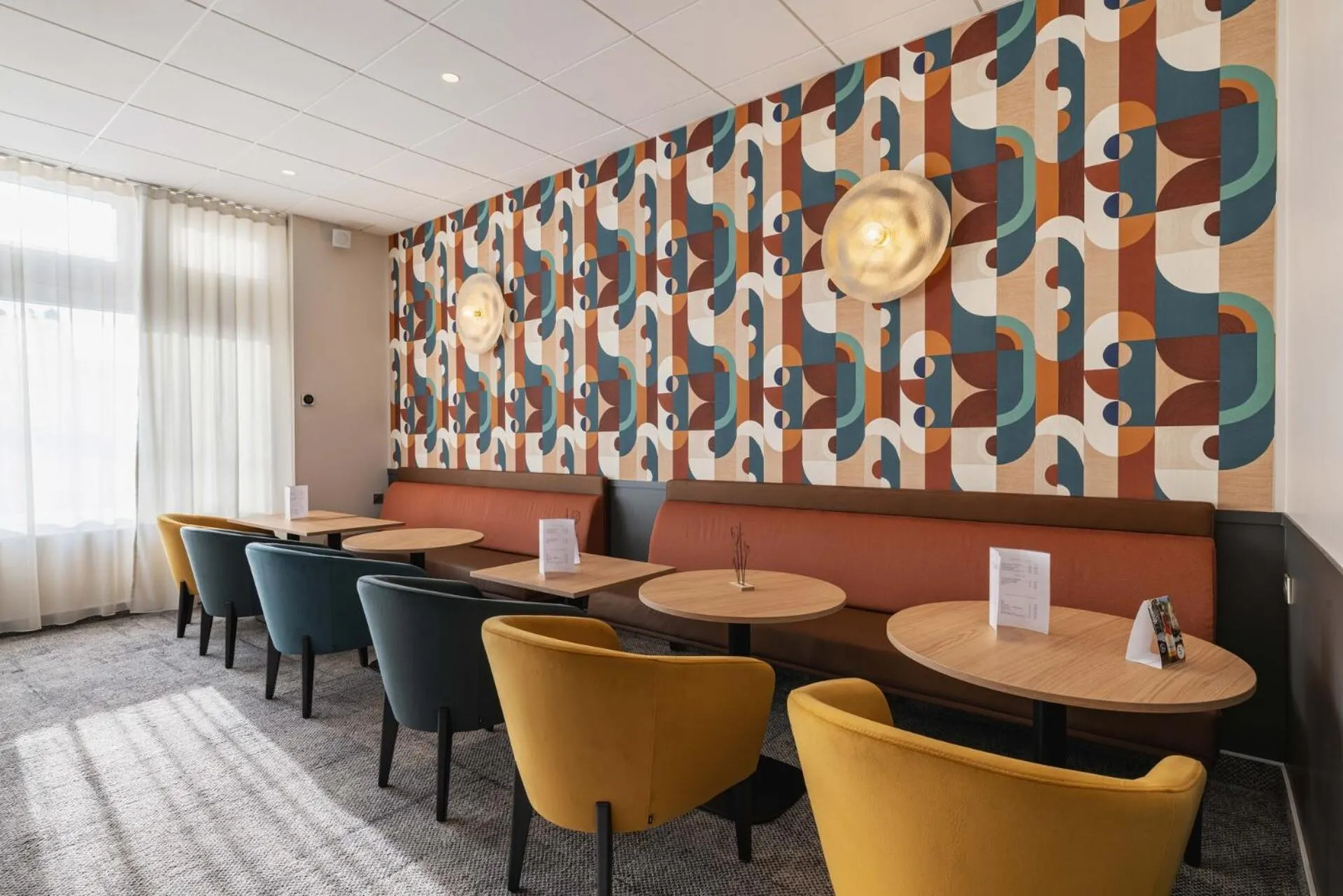 Seating area in The Originals Boutique, Hôtel Le Pariou, Issoire