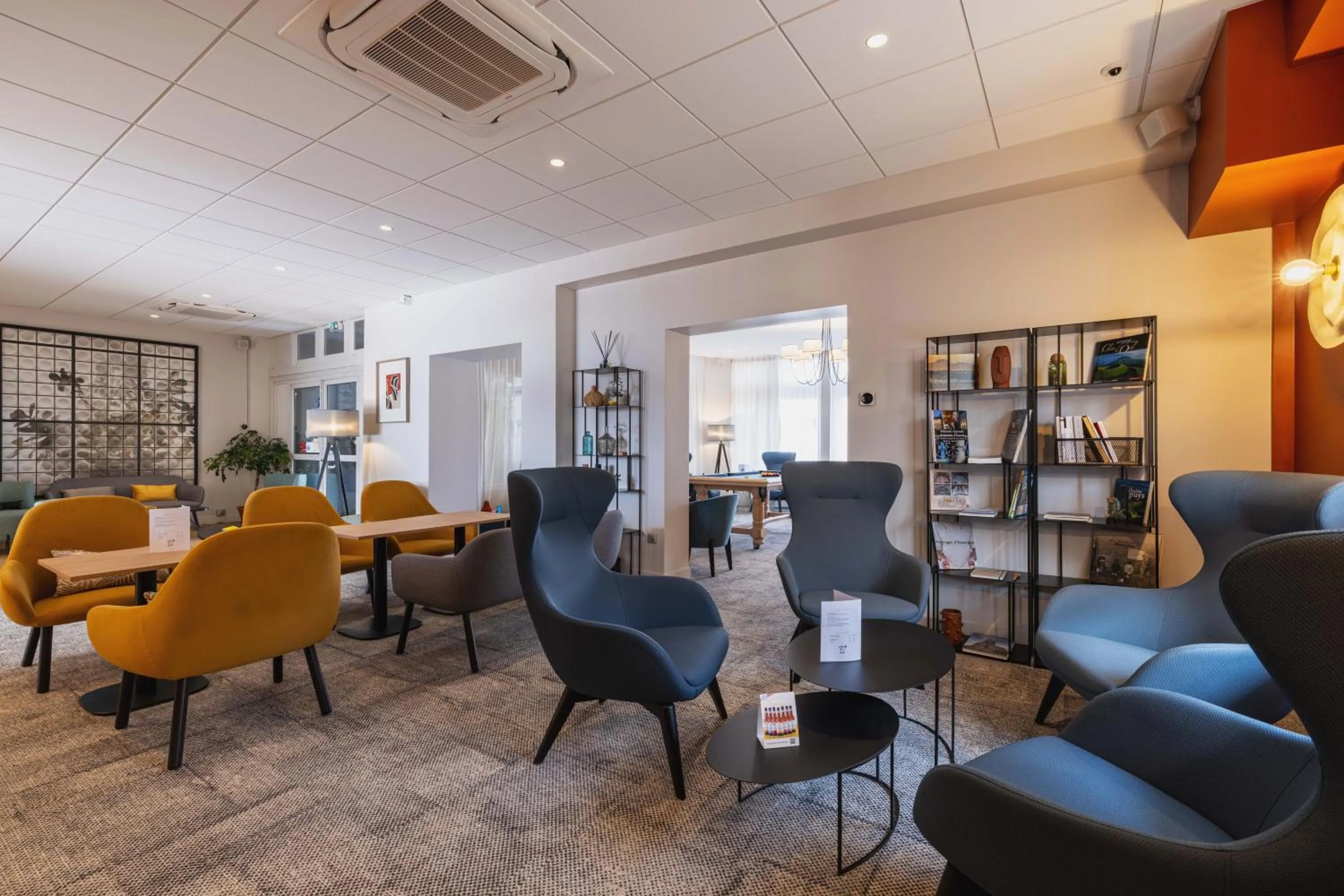 Property building in The Originals Boutique, Hôtel Le Pariou, Issoire