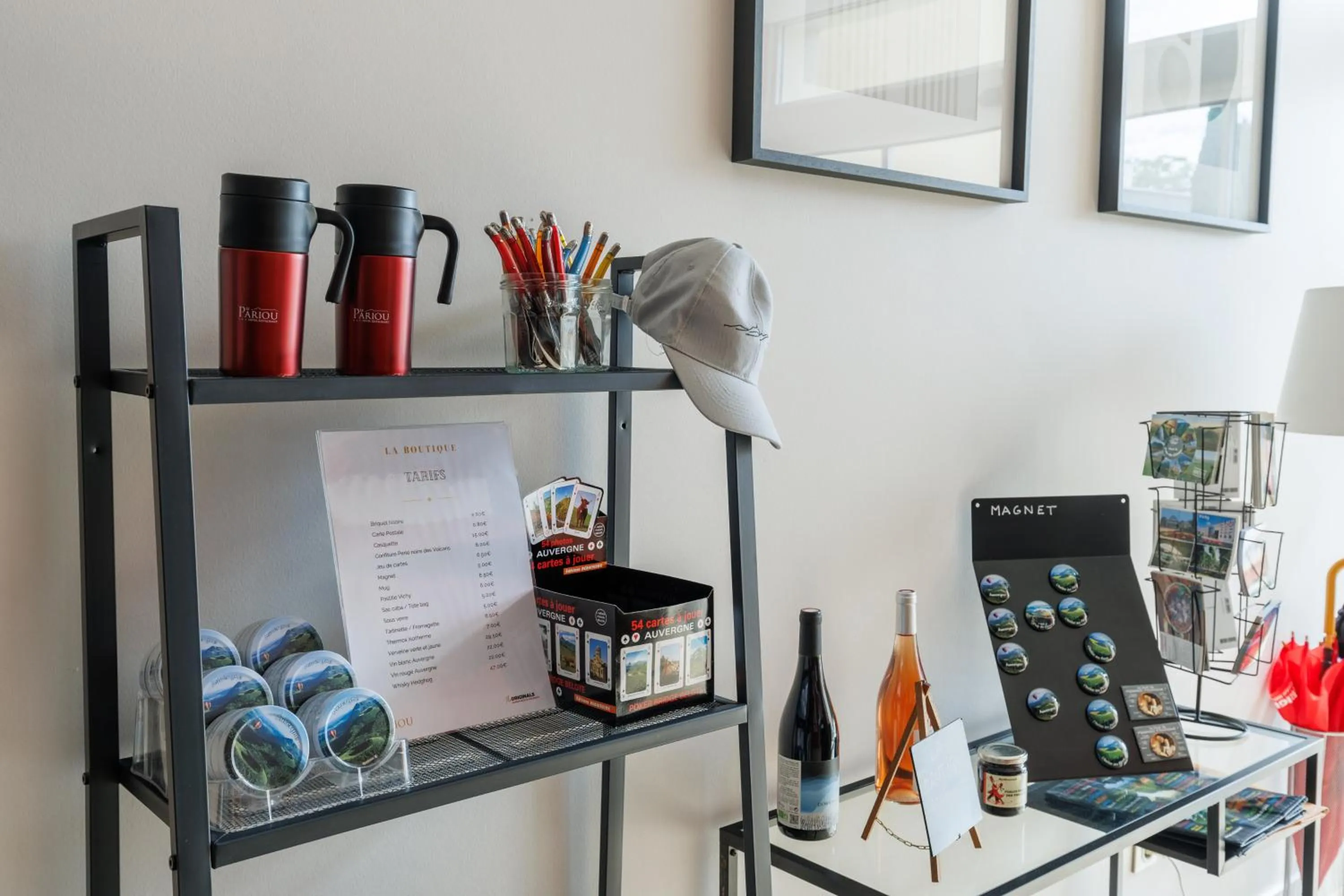 On-site shops in The Originals Boutique, Hôtel Le Pariou, Issoire