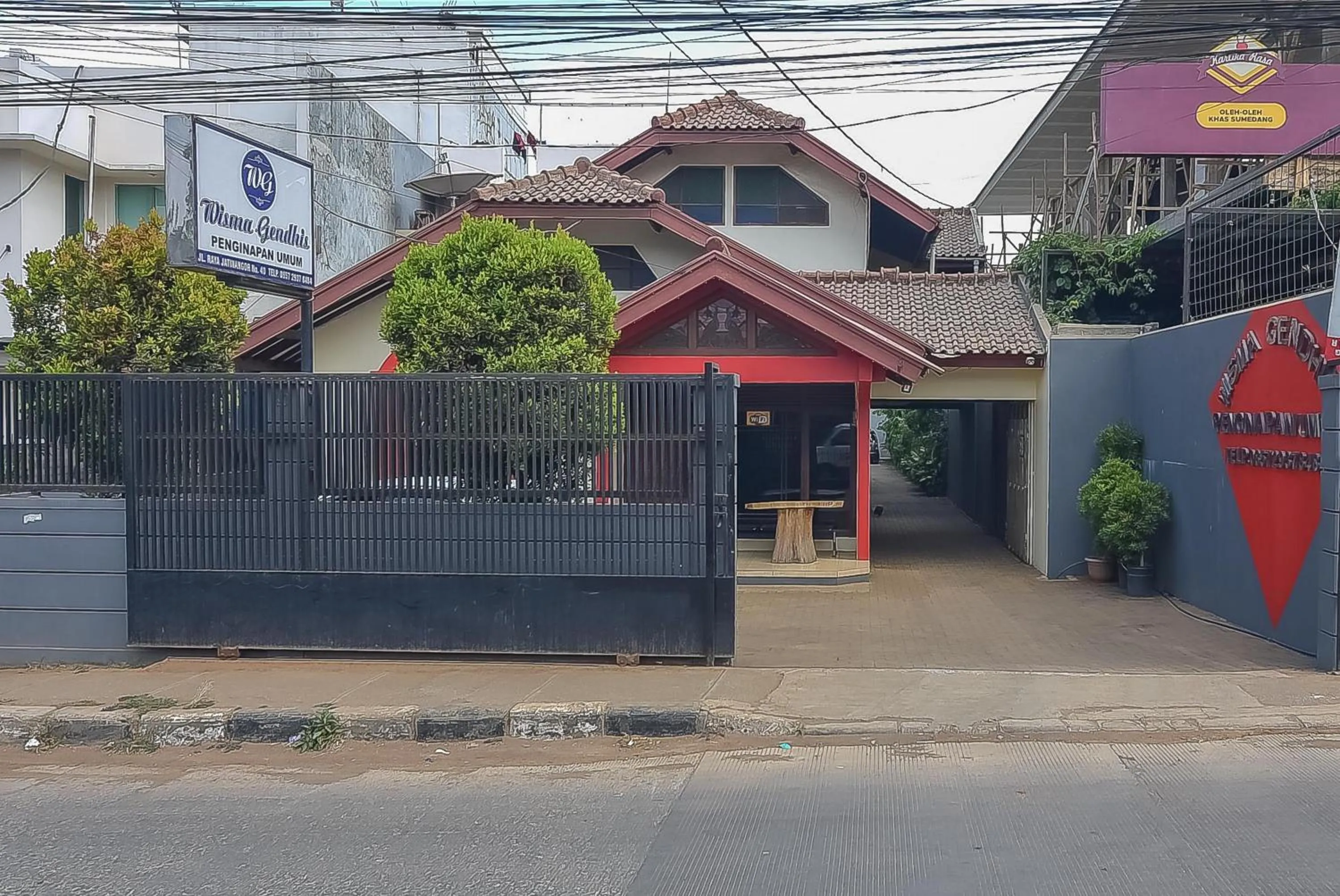 RedDoorz near IPDN 2