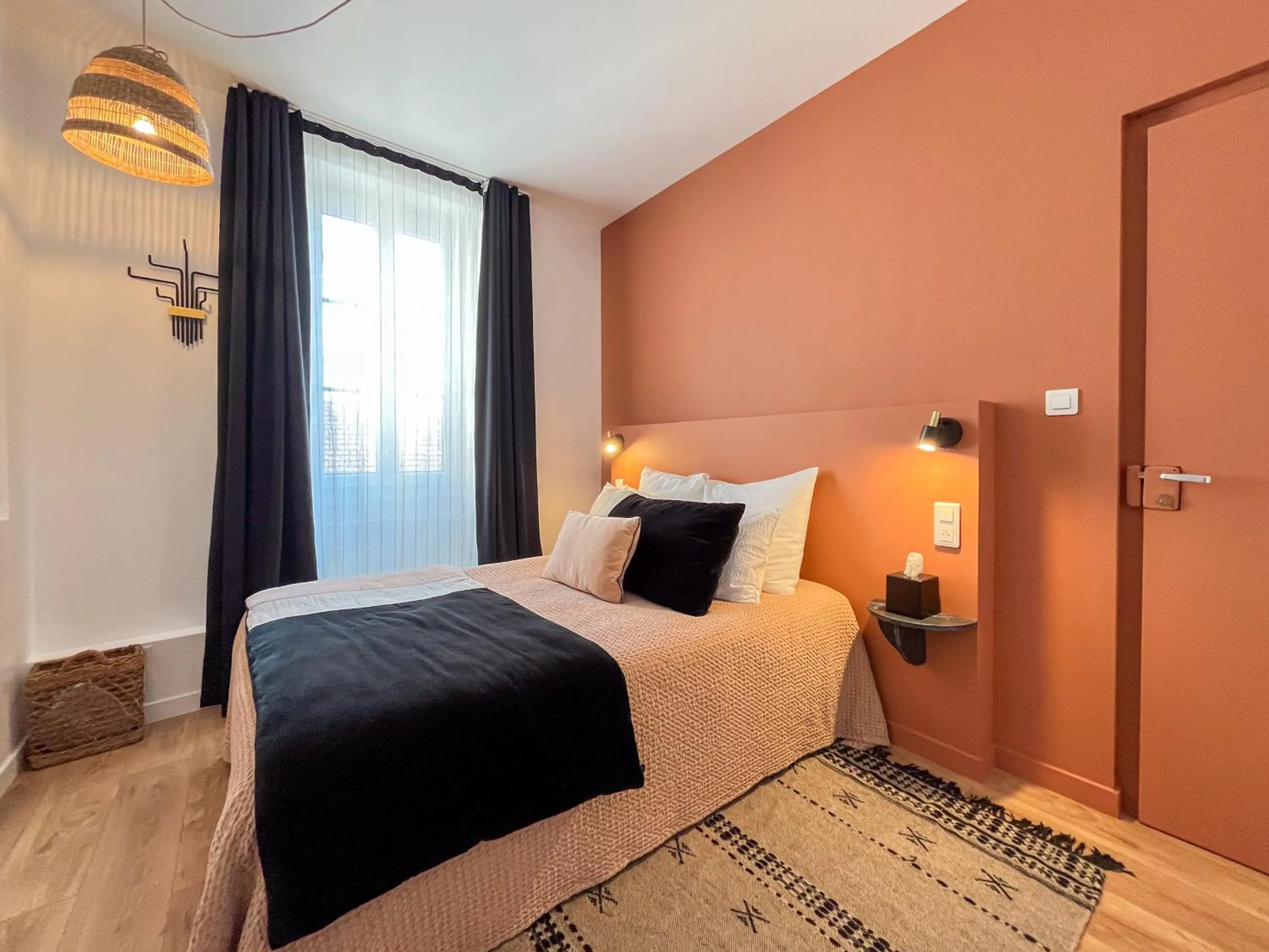 Bed in Hôtel du Commerce