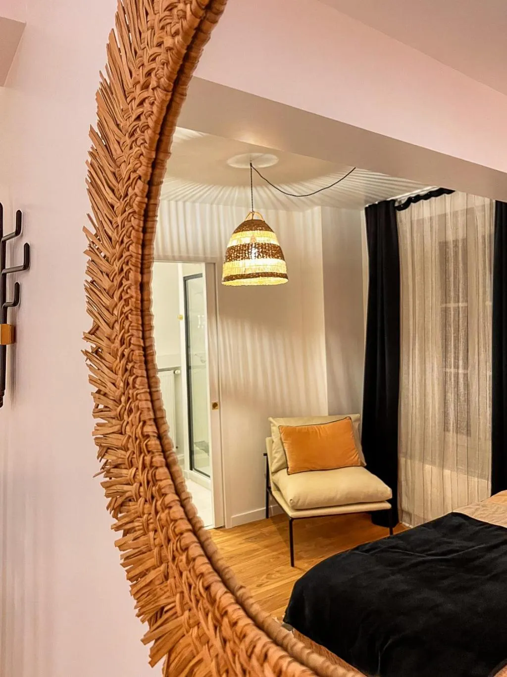 Bed in Hôtel du Commerce