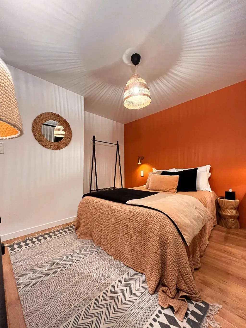 Bed in Hôtel du Commerce