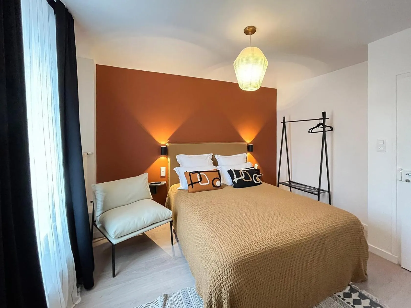 Bed in Hôtel du Commerce