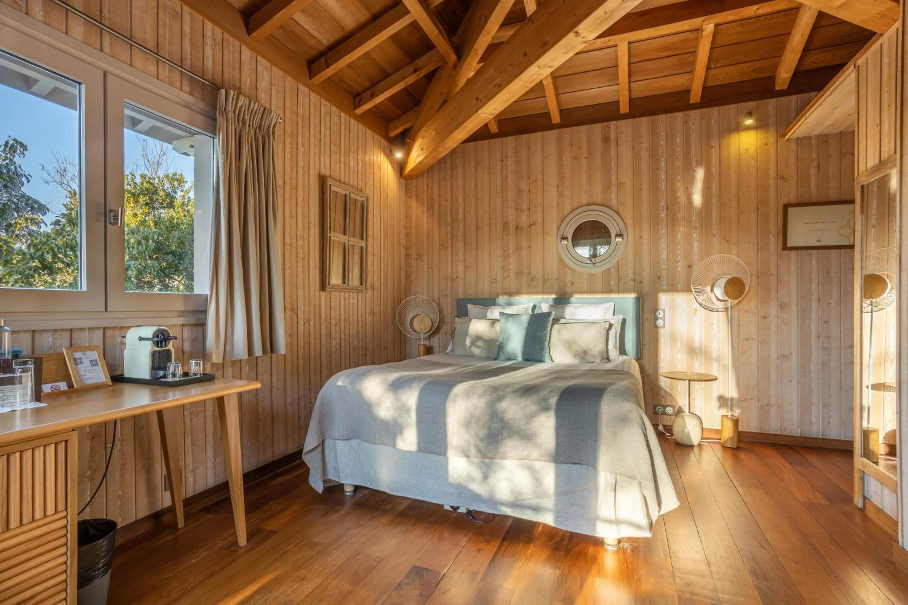 Photo of the whole room, Bed in Hôtel Côté Sable