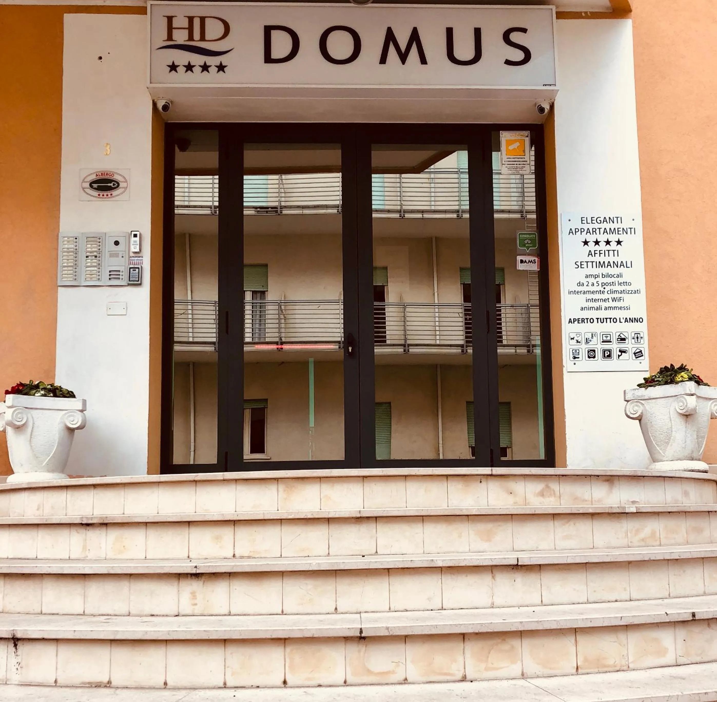Facade/entrance in Residence Domus