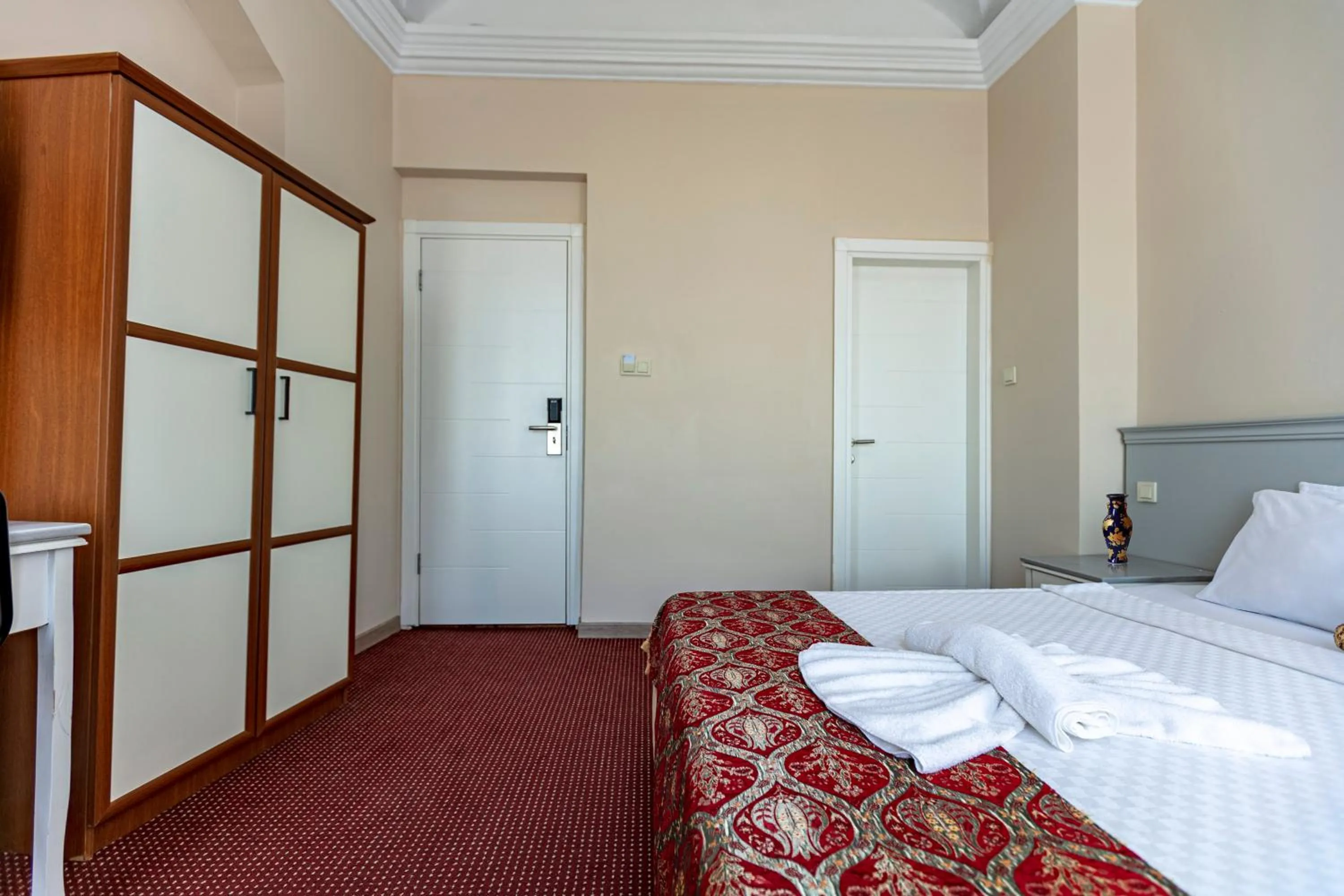 Bedroom, Bed in OttomanZade