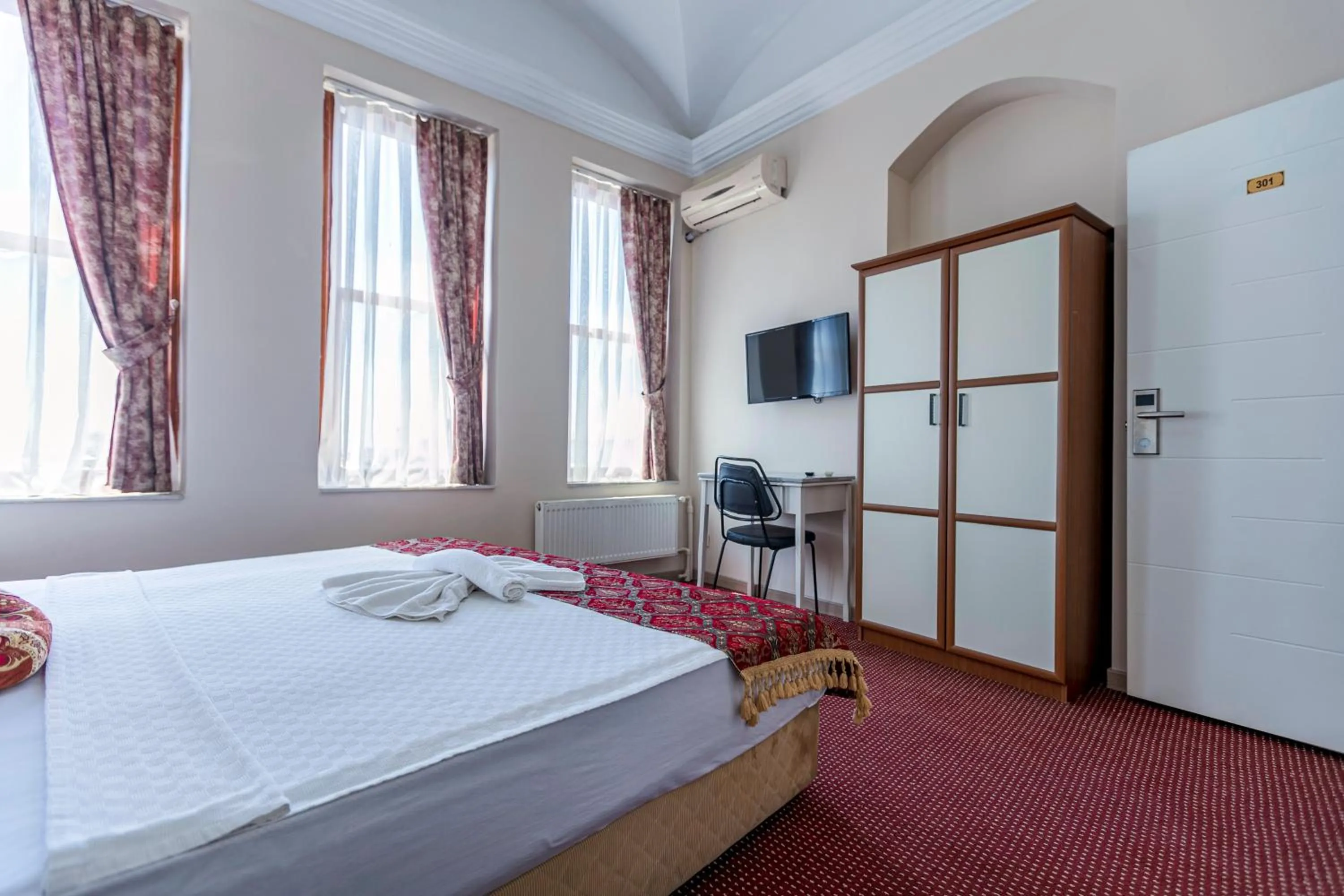 TV and multimedia, Bed in OttomanZade