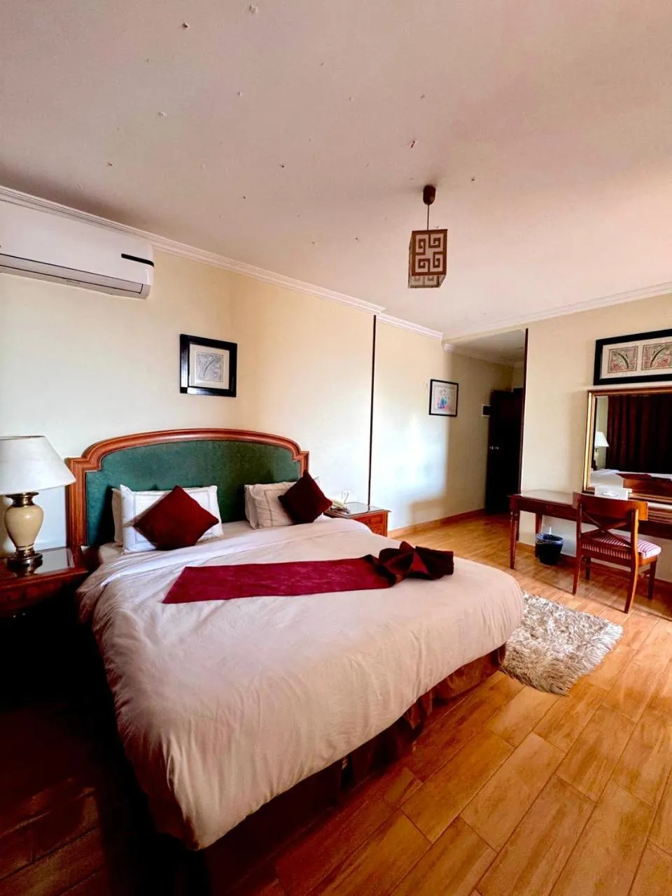 Communal lounge/ TV room, Bed in PYRAMIDS TOWER Inn