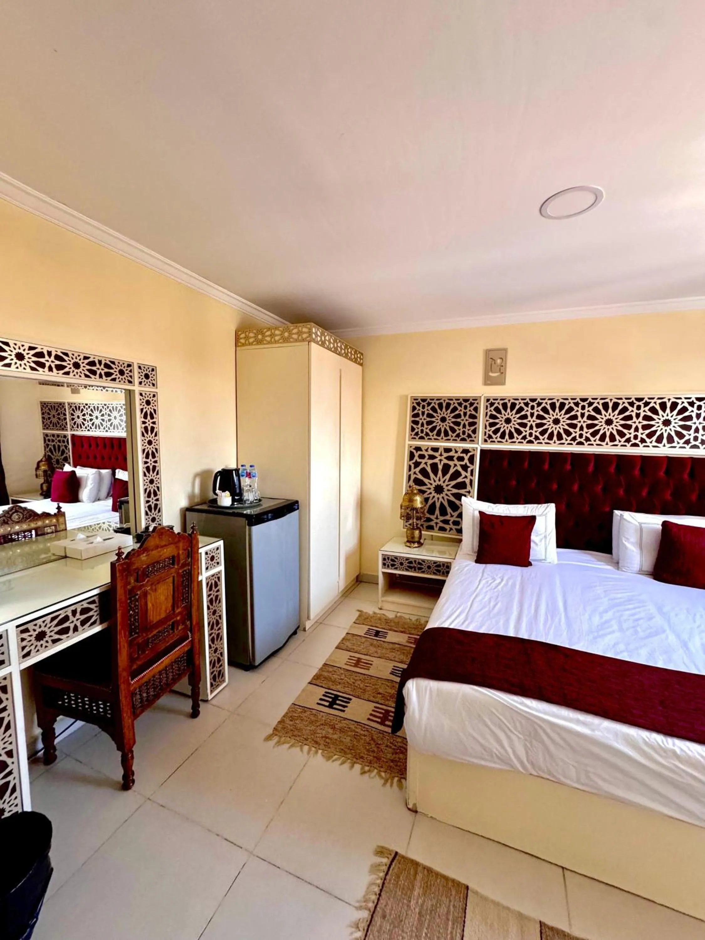 Bed in PYRAMIDS TOWER Inn