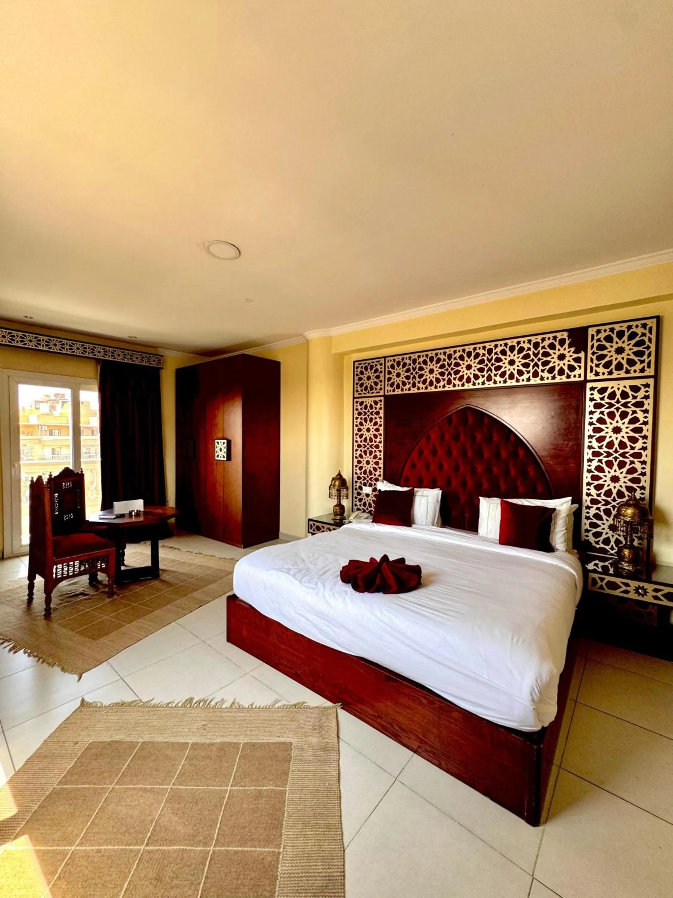 Bed in PYRAMIDS TOWER Inn